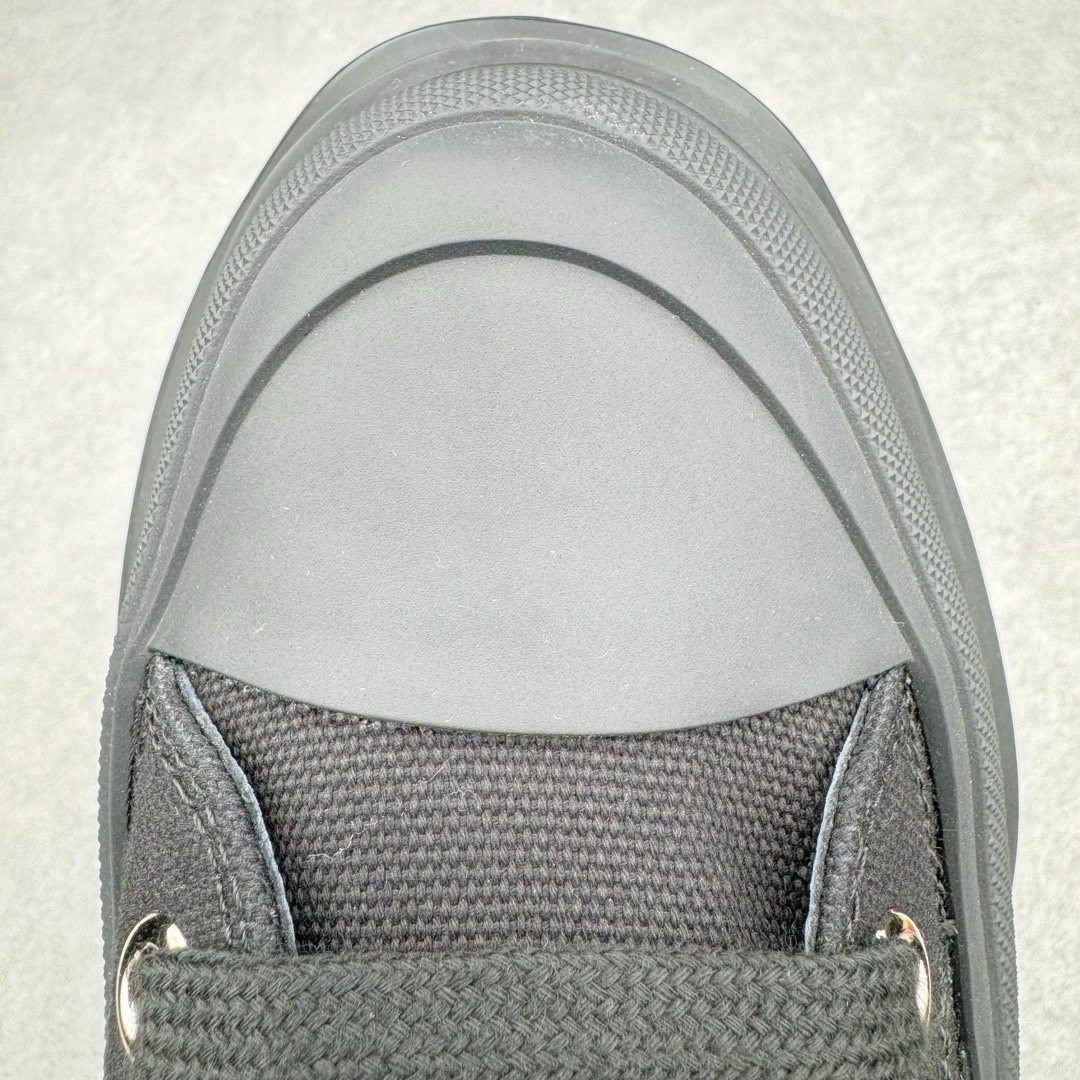 图片[14]-＃M纯原 Alexander McQueen/亚历山大麦昆松糕鞋厚底增高帆布鞋 全市场最高版本 随意对比任何版本 正确版组合大底 内里全牛皮 牛皮垫脚 回弹度到位 耐磨又舒适 全套原版包装 配件齐全 官方一致 凹凸定制正品原盒包装 鞋面定制原版军用级别帆布面料 面料不拉手、过水性强、很密实 种面料高稳定型比皮料还要贵色泽温润 垫脚贴合高密度弹力乳胶鞋垫 脚感舒适弹性足 大底采用原版开模抽真空大底 质感、耐磨性更强 上脚立马增加5公分腿长 超级显腿瘦 鞋子的设计很好的拉长整个身材比例 秒变大长腿的视感 轻松驾驭各种服饰搭配 各路大咖明星频繁上脚款 一鞋难求 一定是你鞋柜必种草的一双鞋 想要大长腿的集美们必须入手 尺码：35/45-选品中心