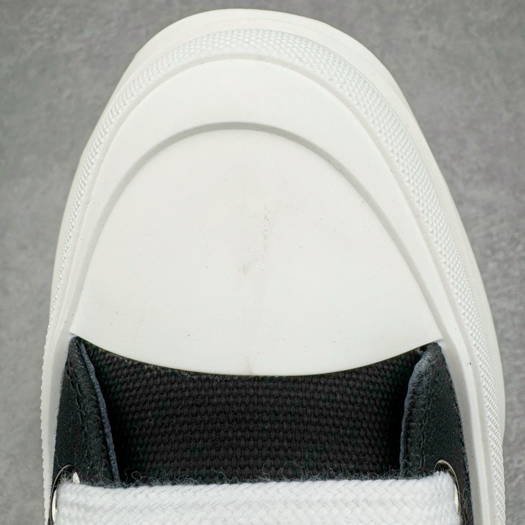 图片[14]-＃M纯原 Alexander McQueen/亚历山大麦昆松糕鞋厚底增高帆布鞋 全市场最高版本 随意对比任何版本 正确版组合大底 内里全牛皮 牛皮垫脚 回弹度到位 耐磨又舒适 全套原版包装 配件齐全 官方一致 凹凸定制正品原盒包装 鞋面定制原版军用级别帆布面料 面料不拉手、过水性强、很密实 种面料高稳定型比皮料还要贵色泽温润 垫脚贴合高密度弹力乳胶鞋垫 脚感舒适弹性足 大底采用原版开模抽真空大底 质感、耐磨性更强 上脚立马增加5公分腿长 超级显腿瘦 鞋子的设计很好的拉长整个身材比例 秒变大长腿的视感 轻松驾驭各种服饰搭配 各路大咖明星频繁上脚款 一鞋难求 一定是你鞋柜必种草的一双鞋 想要大长腿的集美们必须入手 尺码：35/45-选品中心