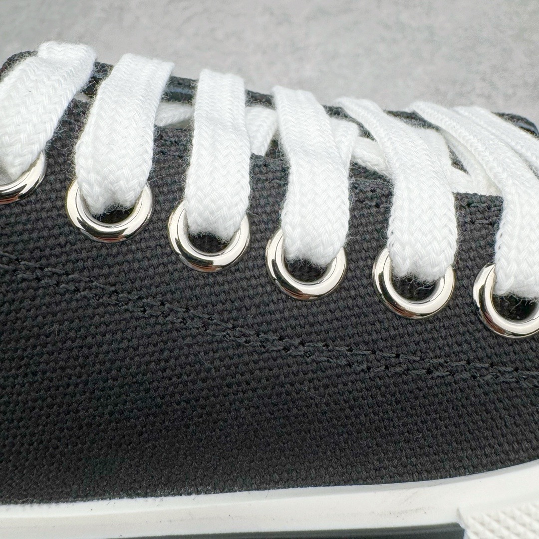 图片[12]-＃M纯原 Alexander McQueen/亚历山大麦昆松糕鞋厚底增高帆布鞋 全市场最高版本 随意对比任何版本 正确版组合大底 内里全牛皮 牛皮垫脚 回弹度到位 耐磨又舒适 全套原版包装 配件齐全 官方一致 凹凸定制正品原盒包装 鞋面定制原版军用级别帆布面料 面料不拉手、过水性强、很密实 种面料高稳定型比皮料还要贵色泽温润 垫脚贴合高密度弹力乳胶鞋垫 脚感舒适弹性足 大底采用原版开模抽真空大底 质感、耐磨性更强 上脚立马增加5公分腿长 超级显腿瘦 鞋子的设计很好的拉长整个身材比例 秒变大长腿的视感 轻松驾驭各种服饰搭配 各路大咖明星频繁上脚款 一鞋难求 一定是你鞋柜必种草的一双鞋 想要大长腿的集美们必须入手 尺码：35/45-选品中心