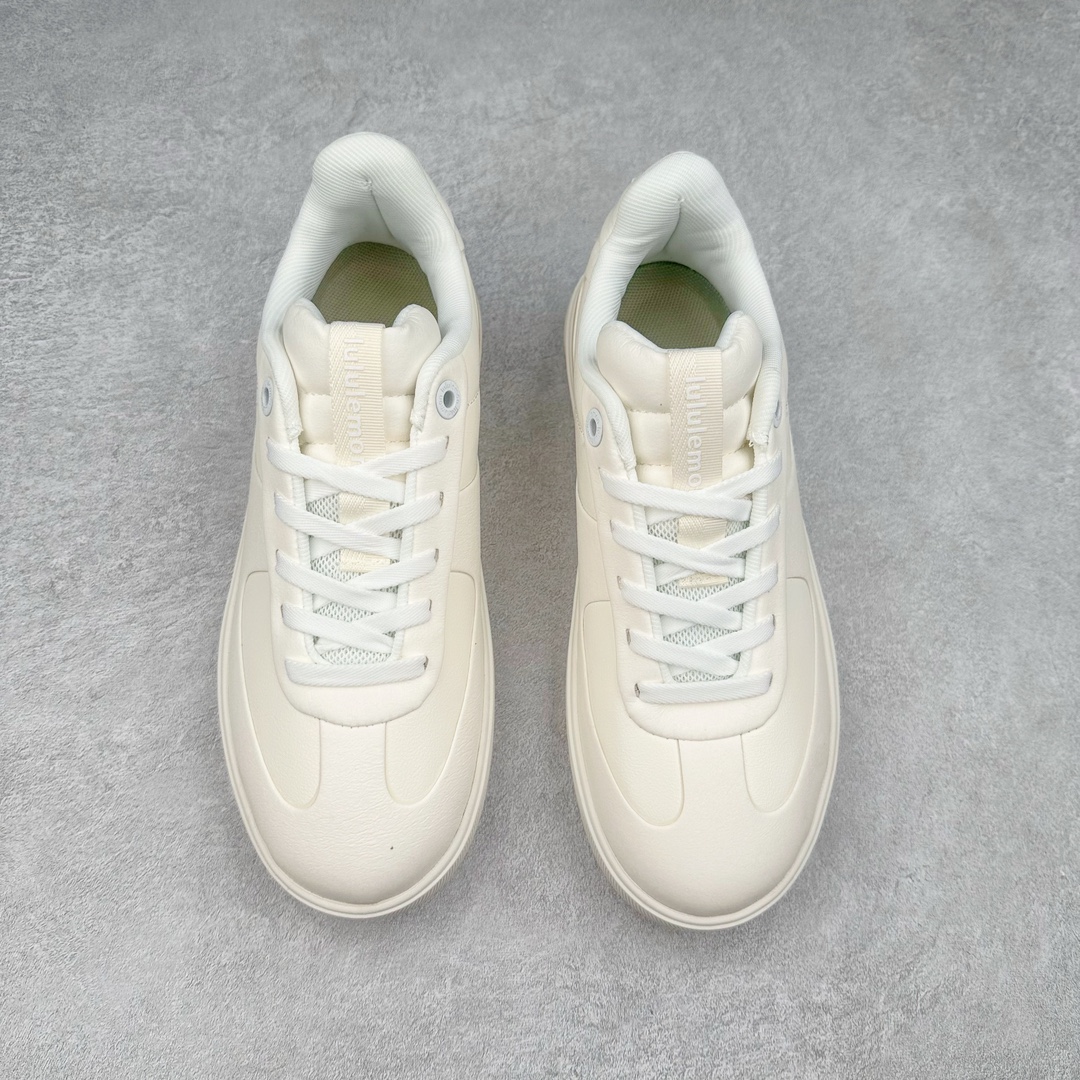 图片[2]-lululemon Cityverse 露露乐檬极简主义减震耐磨低帮生活休闲鞋 Cityverse将运动性能融入经典休闲鞋中，中底提供出色缓震，并贴合足部曲线，带来全天候的舒适感。鞋面采用两种材质拼接，且前半部分采用热熔压胶处理，无任何缝线，保留了鞋身整体性。模制泡沫的鞋垫带来上乘的脚感，在平日休闲穿着时不会磨脚，也能提供轻质软弹的效果。25年来，lululemon一直秉持“感受为先”的设计理念，并相信更好的感受带来更好的表现。此次男鞋的设计亦是如此。投入多年研究，针对男性在不同运动场景中的脚步形态设计了不同鞋履款式。同时，还进行了生物力学与形态学研究，为“他”带来更好的贴合度和感受。尺码：36 36.5 37.5 38 38.5 39 40 40.5 41 42 42.5 43 44 45-选品中心