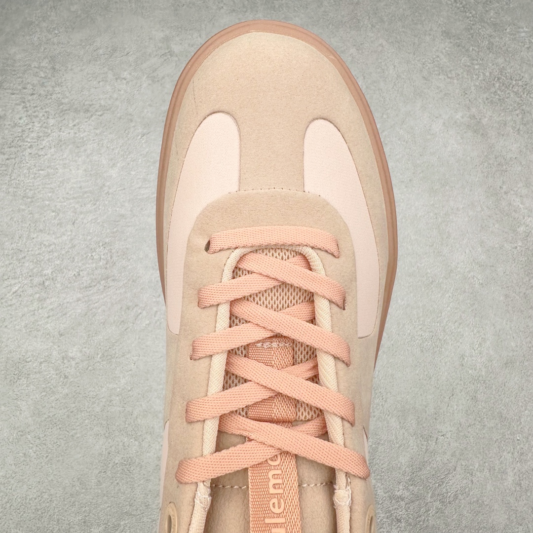 图片[4]-lululemon Cityverse 露露乐檬极简主义减震耐磨低帮生活休闲鞋 Cityverse将运动性能融入经典休闲鞋中，中底提供出色缓震，并贴合足部曲线，带来全天候的舒适感。鞋面采用两种材质拼接，且前半部分采用热熔压胶处理，无任何缝线，保留了鞋身整体性。模制泡沫的鞋垫带来上乘的脚感，在平日休闲穿着时不会磨脚，也能提供轻质软弹的效果。25年来，lululemon一直秉持“感受为先”的设计理念，并相信更好的感受带来更好的表现。此次男鞋的设计亦是如此。投入多年研究，针对男性在不同运动场景中的脚步形态设计了不同鞋履款式。同时，还进行了生物力学与形态学研究，为“他”带来更好的贴合度和感受。尺码：36 36.5 37.5 38 38.5 39 40 40.5 41 42 42.5 43 44 45-选品中心