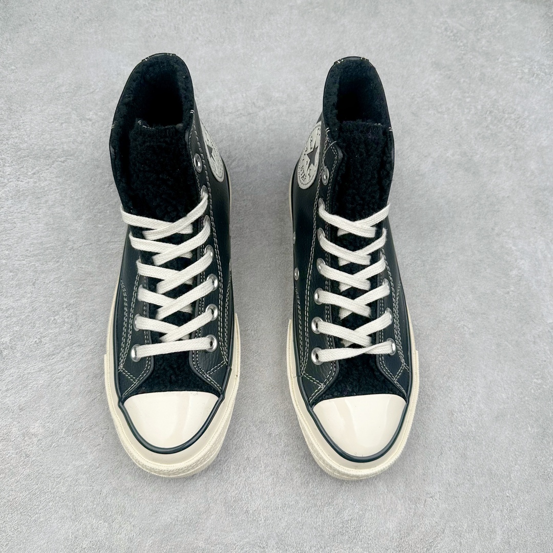 图片[2]-2024年匡威秋冬季新款 这款Converse 1970S 经典黑/白小牛皮加上羊羔毛真是冬季匡威狂热者的福音！鞋面搭配1970S经典配色，鞋舌面和内里包裹上保暖性极强的上等羊羔毛、经典保暖又不平凡！是畏冷者的最爱！在寒冷的冬季你也可以勇敢秀出你的匡威！ 黑色货号：172364C 白色货号：172365C 尺码：35-44（36.5 37.5 41.5 42.5）-选品中心
