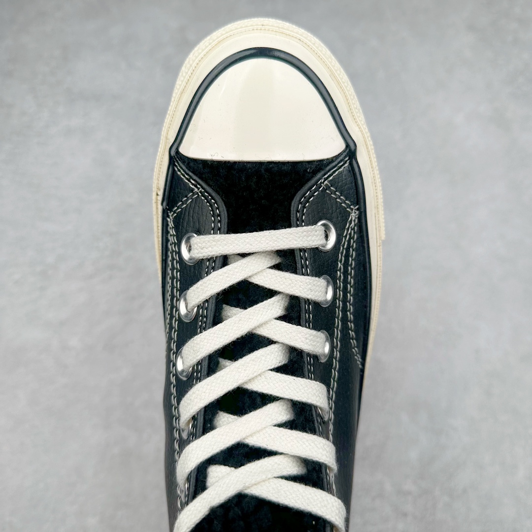 图片[4]-2024年匡威秋冬季新款 这款Converse 1970S 经典黑/白小牛皮加上羊羔毛真是冬季匡威狂热者的福音！鞋面搭配1970S经典配色，鞋舌面和内里包裹上保暖性极强的上等羊羔毛、经典保暖又不平凡！是畏冷者的最爱！在寒冷的冬季你也可以勇敢秀出你的匡威！ 黑色货号：172364C 白色货号：172365C 尺码：35-44（36.5 37.5 41.5 42.5）-选品中心