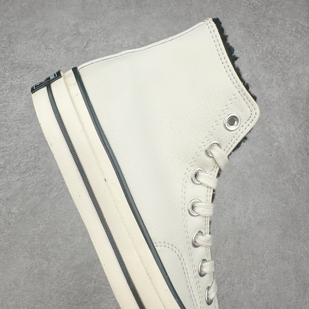 图片[6]-2024年匡威秋冬季新款 这款Converse 1970S 经典黑/白小牛皮加上羊羔毛真是冬季匡威狂热者的福音！鞋面搭配1970S经典配色，鞋舌面和内里包裹上保暖性极强的上等羊羔毛、经典保暖又不平凡！是畏冷者的最爱！在寒冷的冬季你也可以勇敢秀出你的匡威！ 黑色货号：172364C 白色货号：172365C 尺码：35-44（36.5 37.5 41.5 42.5）-选品中心