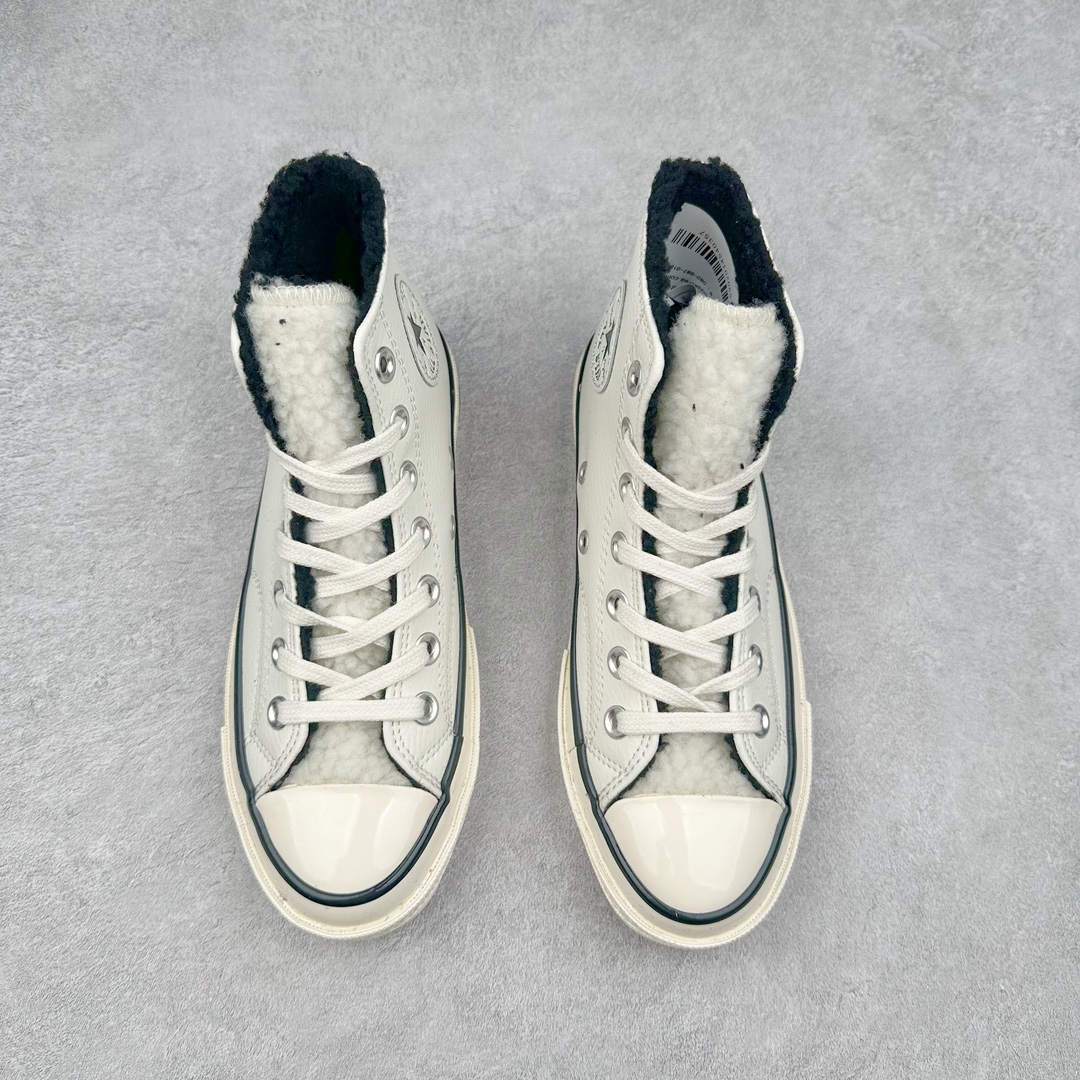 图片[2]-2024年匡威秋冬季新款 这款Converse 1970S 经典黑/白小牛皮加上羊羔毛真是冬季匡威狂热者的福音！鞋面搭配1970S经典配色，鞋舌面和内里包裹上保暖性极强的上等羊羔毛、经典保暖又不平凡！是畏冷者的最爱！在寒冷的冬季你也可以勇敢秀出你的匡威！ 黑色货号：172364C 白色货号：172365C 尺码：35-44（36.5 37.5 41.5 42.5）-选品中心