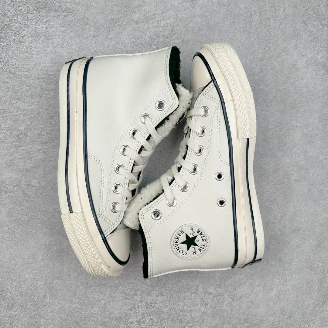 图片[3]-2024年匡威秋冬季新款 这款Converse 1970S 经典黑/白小牛皮加上羊羔毛真是冬季匡威狂热者的福音！鞋面搭配1970S经典配色，鞋舌面和内里包裹上保暖性极强的上等羊羔毛、经典保暖又不平凡！是畏冷者的最爱！在寒冷的冬季你也可以勇敢秀出你的匡威！ 黑色货号：172364C 白色货号：172365C 尺码：35-44（36.5 37.5 41.5 42.5）-选品中心