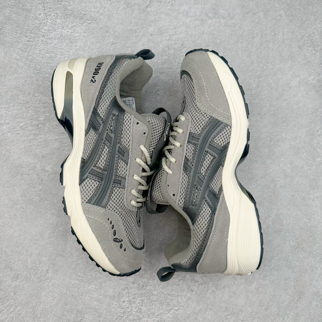 图片[3]-＃HK ASICS Tiger GEL-1090 系列亚瑟士低帮户外风休闲运动跑步鞋 早在 2019 年 ASICS 就推出了流行的 2004 GEL-1090 的新版本 该产品因其复古外观和舒适的造型而被推向现代街头服饰 现在ASICS 以时下流行的运动美学改造鞋款 以对跑步者的新诠释打造全新 GEL-1090 V2 在新版本中 ASICS 专注于日常衣橱的采用 将优质绒面革和柔软皮革的毛绒组合拼凑在运动鞋的覆盖层上 以柔和的配色为重点，新运动鞋的改良美学为 2019 年发布的 GEL-1090 的金属色调提供了一种简约的选择 然而 它曾经受到运动员广泛喜爱的流线型轮廓在新型号中保持不变 将舒适性和多功能性保持在设计的核心 这款运动鞋还保留了网眼鞋身 确保透气性 圆形鞋带确保贴合 在原版的新进展中 该品牌使用 GEL 系列的最新技术开发更新了运动鞋的外观 简约之选 新运动鞋的改良美学 尺码：36 37 37.5 38 39 39.5 40 40.5 41.5 42 42.5 43.5 44 44.5 45-选品中心