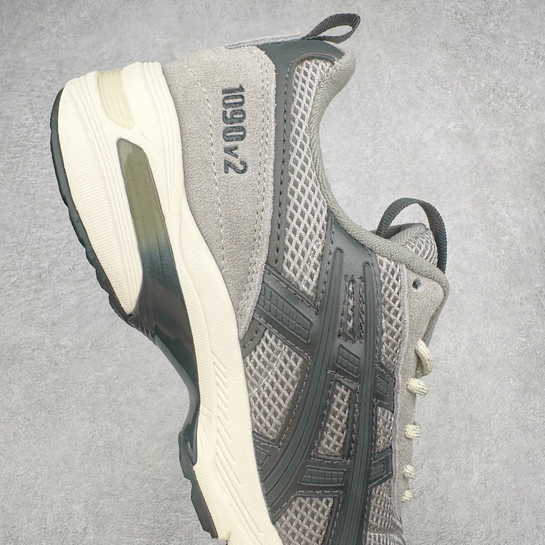 图片[6]-＃HK ASICS Tiger GEL-1090 系列亚瑟士低帮户外风休闲运动跑步鞋 早在 2019 年 ASICS 就推出了流行的 2004 GEL-1090 的新版本 该产品因其复古外观和舒适的造型而被推向现代街头服饰 现在ASICS 以时下流行的运动美学改造鞋款 以对跑步者的新诠释打造全新 GEL-1090 V2 在新版本中 ASICS 专注于日常衣橱的采用 将优质绒面革和柔软皮革的毛绒组合拼凑在运动鞋的覆盖层上 以柔和的配色为重点，新运动鞋的改良美学为 2019 年发布的 GEL-1090 的金属色调提供了一种简约的选择 然而 它曾经受到运动员广泛喜爱的流线型轮廓在新型号中保持不变 将舒适性和多功能性保持在设计的核心 这款运动鞋还保留了网眼鞋身 确保透气性 圆形鞋带确保贴合 在原版的新进展中 该品牌使用 GEL 系列的最新技术开发更新了运动鞋的外观 简约之选 新运动鞋的改良美学 尺码：36 37 37.5 38 39 39.5 40 40.5 41.5 42 42.5 43.5 44 44.5 45-选品中心