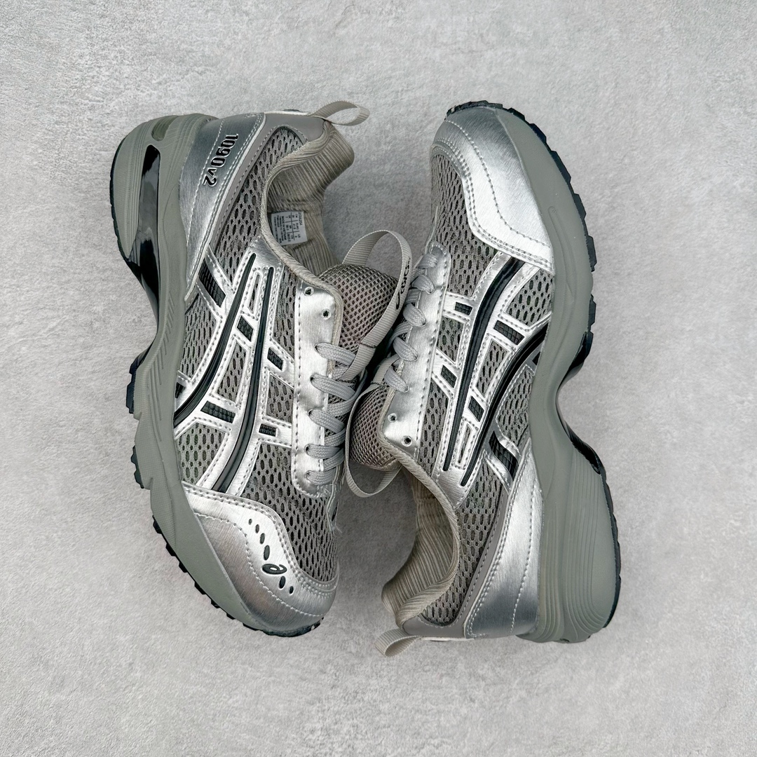 图片[3]-＃HK ASICS Tiger GEL-1090 系列亚瑟士低帮户外风休闲运动跑步鞋 早在 2019 年 ASICS 就推出了流行的 2004 GEL-1090 的新版本 该产品因其复古外观和舒适的造型而被推向现代街头服饰 现在ASICS 以时下流行的运动美学改造鞋款 以对跑步者的新诠释打造全新 GEL-1090 V2 在新版本中 ASICS 专注于日常衣橱的采用 将优质绒面革和柔软皮革的毛绒组合拼凑在运动鞋的覆盖层上 以柔和的配色为重点，新运动鞋的改良美学为 2019 年发布的 GEL-1090 的金属色调提供了一种简约的选择 然而 它曾经受到运动员广泛喜爱的流线型轮廓在新型号中保持不变 将舒适性和多功能性保持在设计的核心 这款运动鞋还保留了网眼鞋身 确保透气性 圆形鞋带确保贴合 在原版的新进展中 该品牌使用 GEL 系列的最新技术开发更新了运动鞋的外观 简约之选 新运动鞋的改良美学 尺码：36 37 37.5 38 39 39.5 40 40.5 41.5 42 42.5 43.5 44 44.5 45-选品中心