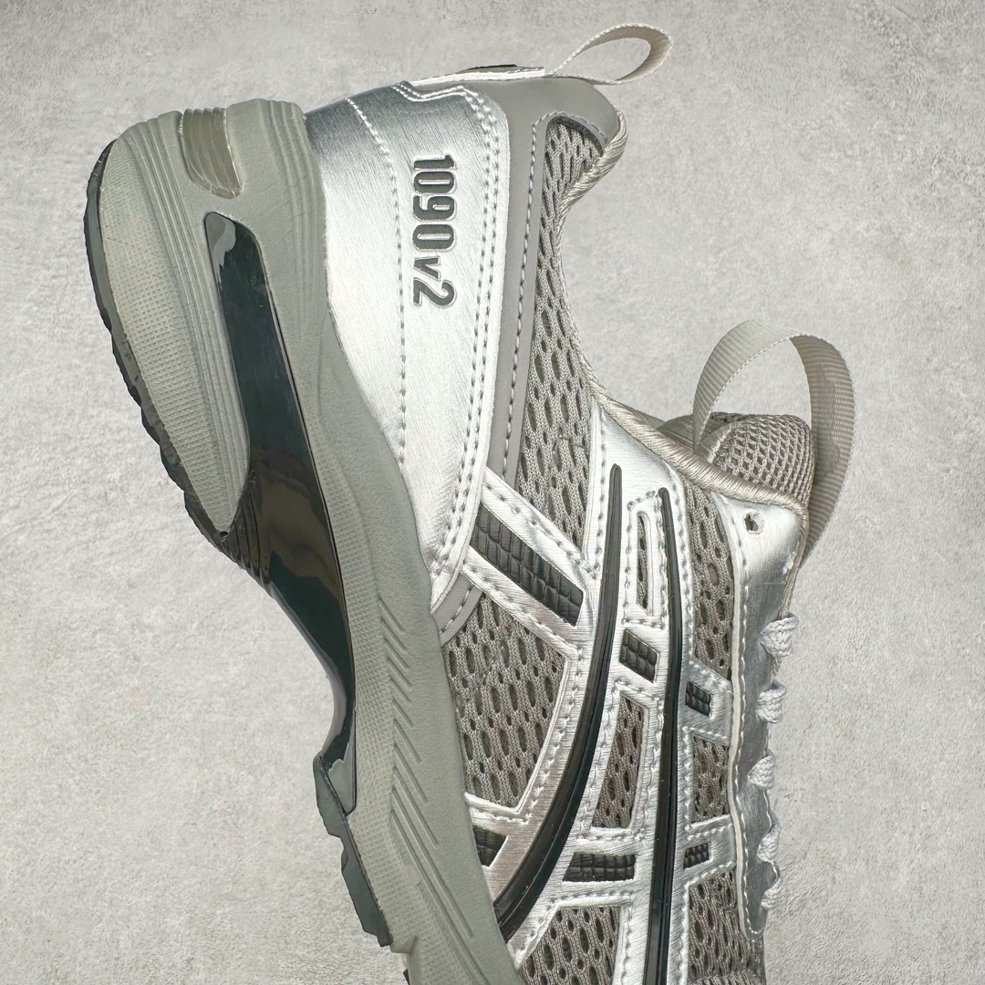 图片[6]-＃HK ASICS Tiger GEL-1090 系列亚瑟士低帮户外风休闲运动跑步鞋 早在 2019 年 ASICS 就推出了流行的 2004 GEL-1090 的新版本 该产品因其复古外观和舒适的造型而被推向现代街头服饰 现在ASICS 以时下流行的运动美学改造鞋款 以对跑步者的新诠释打造全新 GEL-1090 V2 在新版本中 ASICS 专注于日常衣橱的采用 将优质绒面革和柔软皮革的毛绒组合拼凑在运动鞋的覆盖层上 以柔和的配色为重点，新运动鞋的改良美学为 2019 年发布的 GEL-1090 的金属色调提供了一种简约的选择 然而 它曾经受到运动员广泛喜爱的流线型轮廓在新型号中保持不变 将舒适性和多功能性保持在设计的核心 这款运动鞋还保留了网眼鞋身 确保透气性 圆形鞋带确保贴合 在原版的新进展中 该品牌使用 GEL 系列的最新技术开发更新了运动鞋的外观 简约之选 新运动鞋的改良美学 尺码：36 37 37.5 38 39 39.5 40 40.5 41.5 42 42.5 43.5 44 44.5 45-选品中心