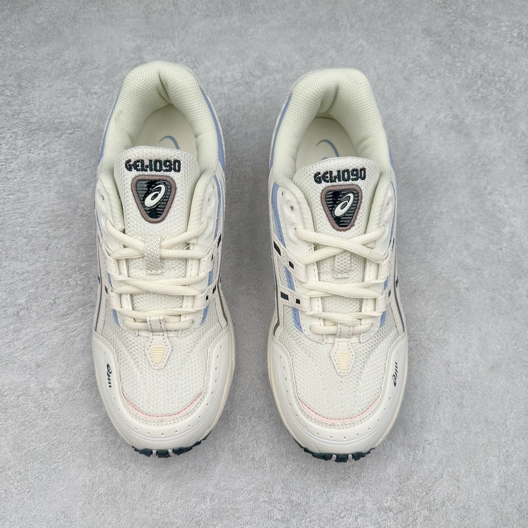 图片[2]-＃HK ASICS Tiger GEL-1090 系列亚瑟士低帮户外风休闲运动跑步鞋 早在 2019 年 ASICS 就推出了流行的 2004 GEL-1090 的新版本 该产品因其复古外观和舒适的造型而被推向现代街头服饰 现在ASICS 以时下流行的运动美学改造鞋款 以对跑步者的新诠释打造全新 GEL-1090 V2 在新版本中 ASICS 专注于日常衣橱的采用 将优质绒面革和柔软皮革的毛绒组合拼凑在运动鞋的覆盖层上 以柔和的配色为重点，新运动鞋的改良美学为 2019 年发布的 GEL-1090 的金属色调提供了一种简约的选择 然而 它曾经受到运动员广泛喜爱的流线型轮廓在新型号中保持不变 将舒适性和多功能性保持在设计的核心 这款运动鞋还保留了网眼鞋身 确保透气性 圆形鞋带确保贴合 在原版的新进展中 该品牌使用 GEL 系列的最新技术开发更新了运动鞋的外观 简约之选 新运动鞋的改良美学 尺码：36 37 37.5 38 39 39.5 40 40.5 41.5 42 42.5 43.5 44 44.5 45-选品中心