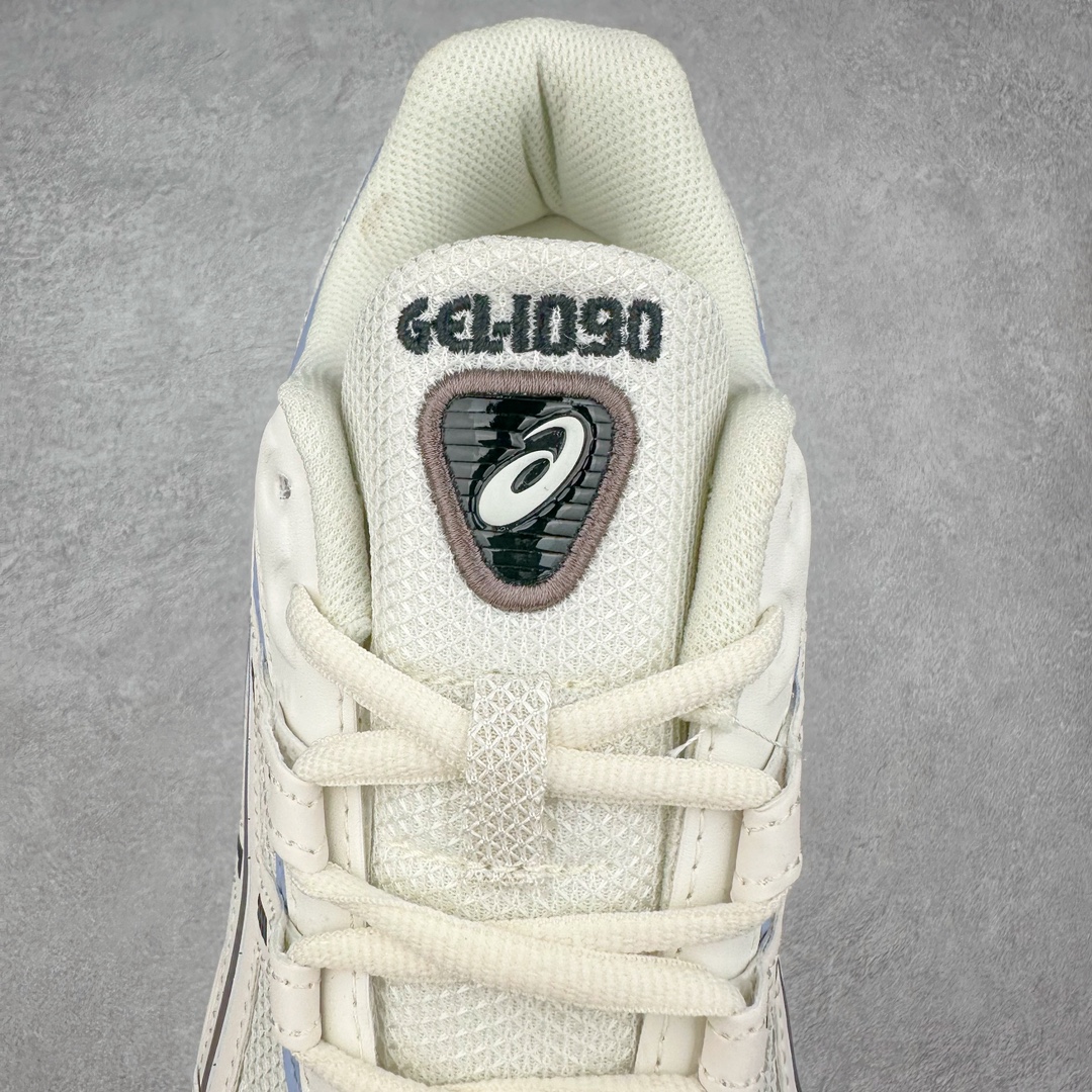 图片[5]-＃HK ASICS Tiger GEL-1090 系列亚瑟士低帮户外风休闲运动跑步鞋 早在 2019 年 ASICS 就推出了流行的 2004 GEL-1090 的新版本 该产品因其复古外观和舒适的造型而被推向现代街头服饰 现在ASICS 以时下流行的运动美学改造鞋款 以对跑步者的新诠释打造全新 GEL-1090 V2 在新版本中 ASICS 专注于日常衣橱的采用 将优质绒面革和柔软皮革的毛绒组合拼凑在运动鞋的覆盖层上 以柔和的配色为重点，新运动鞋的改良美学为 2019 年发布的 GEL-1090 的金属色调提供了一种简约的选择 然而 它曾经受到运动员广泛喜爱的流线型轮廓在新型号中保持不变 将舒适性和多功能性保持在设计的核心 这款运动鞋还保留了网眼鞋身 确保透气性 圆形鞋带确保贴合 在原版的新进展中 该品牌使用 GEL 系列的最新技术开发更新了运动鞋的外观 简约之选 新运动鞋的改良美学 尺码：36 37 37.5 38 39 39.5 40 40.5 41.5 42 42.5 43.5 44 44.5 45-选品中心