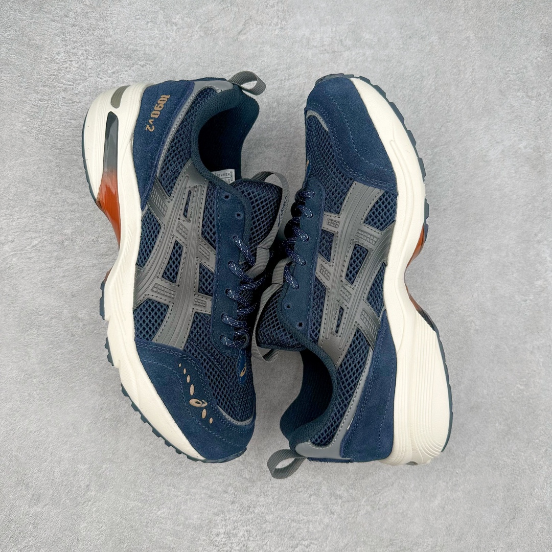 图片[3]-＃HK ASICS Tiger GEL-1090 系列亚瑟士低帮户外风休闲运动跑步鞋 早在 2019 年 ASICS 就推出了流行的 2004 GEL-1090 的新版本 该产品因其复古外观和舒适的造型而被推向现代街头服饰 现在ASICS 以时下流行的运动美学改造鞋款 以对跑步者的新诠释打造全新 GEL-1090 V2 在新版本中 ASICS 专注于日常衣橱的采用 将优质绒面革和柔软皮革的毛绒组合拼凑在运动鞋的覆盖层上 以柔和的配色为重点，新运动鞋的改良美学为 2019 年发布的 GEL-1090 的金属色调提供了一种简约的选择 然而 它曾经受到运动员广泛喜爱的流线型轮廓在新型号中保持不变 将舒适性和多功能性保持在设计的核心 这款运动鞋还保留了网眼鞋身 确保透气性 圆形鞋带确保贴合 在原版的新进展中 该品牌使用 GEL 系列的最新技术开发更新了运动鞋的外观 简约之选 新运动鞋的改良美学 尺码：36 37 37.5 38 39 39.5 40 40.5 41.5 42 42.5 43.5 44 44.5 45-选品中心