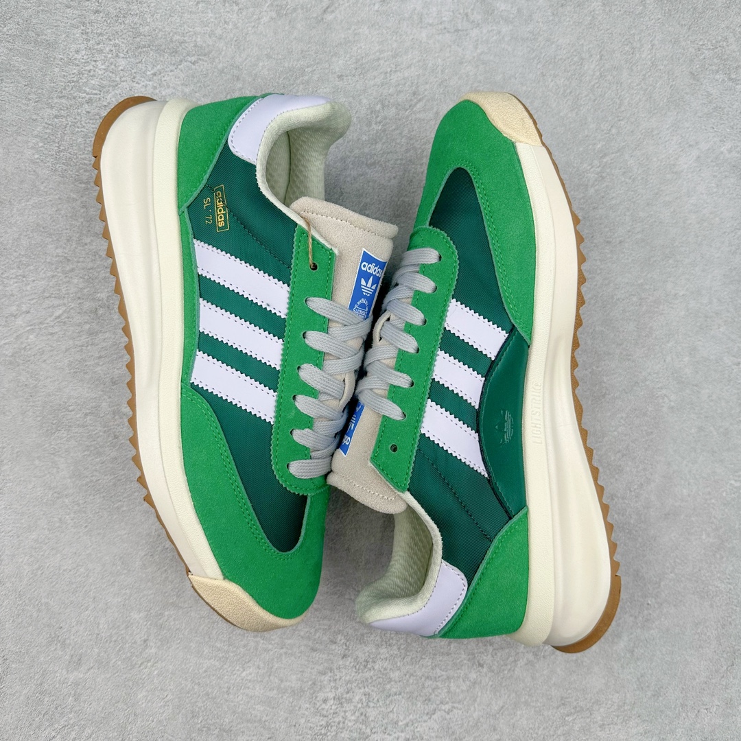 图片[3]-AD SL72 RS系列德训足球风百搭低帮休闲运动板鞋 阿迪达斯Originals推出复古「T头鞋」造型的SL72鞋款复刻，有男女两款可选。男生款为SL72RS，鞋型挺立饱满，鞋底增加高度，采用麂皮与布面制作，符合复古氛围；女生款为SL72OGW，致敬经典款式，鞋身纤细，还原70年代设计，以绿色呈现，点缀金色细节。多款配色可选。「T 头鞋」这两年有多火大家见到了吧？明星、穿搭博主几乎人手一双，凭借复古味的外观，以及亲民的价格，同样成为了不少球鞋玩家日常上脚首选。近日 adidas Originals 将有「T 头鞋」造型的诞生于 1972 年的 SL72 鞋款复刻带回，各位买鞋又有新选择了。1972 年 SL72 问世后，引领了后来阿迪达斯的跑鞋发展方向，其中「SL」代表了 Super Light，彰显了产品轻便的特性。1972 年 SL72 问世后，引领了后来阿迪达斯的跑鞋发展方向，其中「SL」代表了 Super Light，彰显了产品轻便的特性。这次 adidas Originals 延续其轻质经典的基因，带来男女两款 SL72。男生款带来 SL72 RS 鞋型，RS 意为 Reshaped（重塑），鞋款在保留了经典的外观基础上，在尼龙材质里增加了填充物，使鞋型更加挺立和饱满，鞋头则更加圆润，鞋底的 EVA 材质则增加了鞋款的高度。女生款则带来 SL72 OG W 鞋型，OG 顾名思义则是致敬经典款式，相较于 RS（Reshaped）鞋款，鞋身更加纤细，其整体鞋身轮廓、线条、细节、材质上尊崇 70 年代 SL72 的设计，还原经典味道。尺码：36 36⅔ 37⅓ 38 38⅔ 39⅓ 40 40⅔ 41⅓ 42 42⅔ 43⅓ 44 44⅔ 45-选品中心