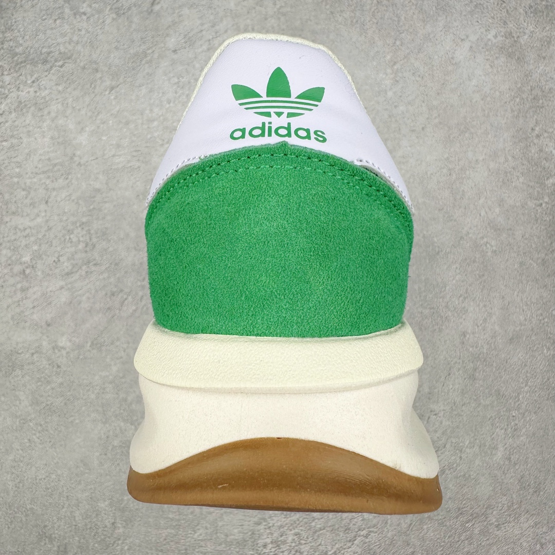 图片[8]-AD SL72 RS系列德训足球风百搭低帮休闲运动板鞋 阿迪达斯Originals推出复古「T头鞋」造型的SL72鞋款复刻，有男女两款可选。男生款为SL72RS，鞋型挺立饱满，鞋底增加高度，采用麂皮与布面制作，符合复古氛围；女生款为SL72OGW，致敬经典款式，鞋身纤细，还原70年代设计，以绿色呈现，点缀金色细节。多款配色可选。「T 头鞋」这两年有多火大家见到了吧？明星、穿搭博主几乎人手一双，凭借复古味的外观，以及亲民的价格，同样成为了不少球鞋玩家日常上脚首选。近日 adidas Originals 将有「T 头鞋」造型的诞生于 1972 年的 SL72 鞋款复刻带回，各位买鞋又有新选择了。1972 年 SL72 问世后，引领了后来阿迪达斯的跑鞋发展方向，其中「SL」代表了 Super Light，彰显了产品轻便的特性。1972 年 SL72 问世后，引领了后来阿迪达斯的跑鞋发展方向，其中「SL」代表了 Super Light，彰显了产品轻便的特性。这次 adidas Originals 延续其轻质经典的基因，带来男女两款 SL72。男生款带来 SL72 RS 鞋型，RS 意为 Reshaped（重塑），鞋款在保留了经典的外观基础上，在尼龙材质里增加了填充物，使鞋型更加挺立和饱满，鞋头则更加圆润，鞋底的 EVA 材质则增加了鞋款的高度。女生款则带来 SL72 OG W 鞋型，OG 顾名思义则是致敬经典款式，相较于 RS（Reshaped）鞋款，鞋身更加纤细，其整体鞋身轮廓、线条、细节、材质上尊崇 70 年代 SL72 的设计，还原经典味道。尺码：36 36⅔ 37⅓ 38 38⅔ 39⅓ 40 40⅔ 41⅓ 42 42⅔ 43⅓ 44 44⅔ 45-选品中心