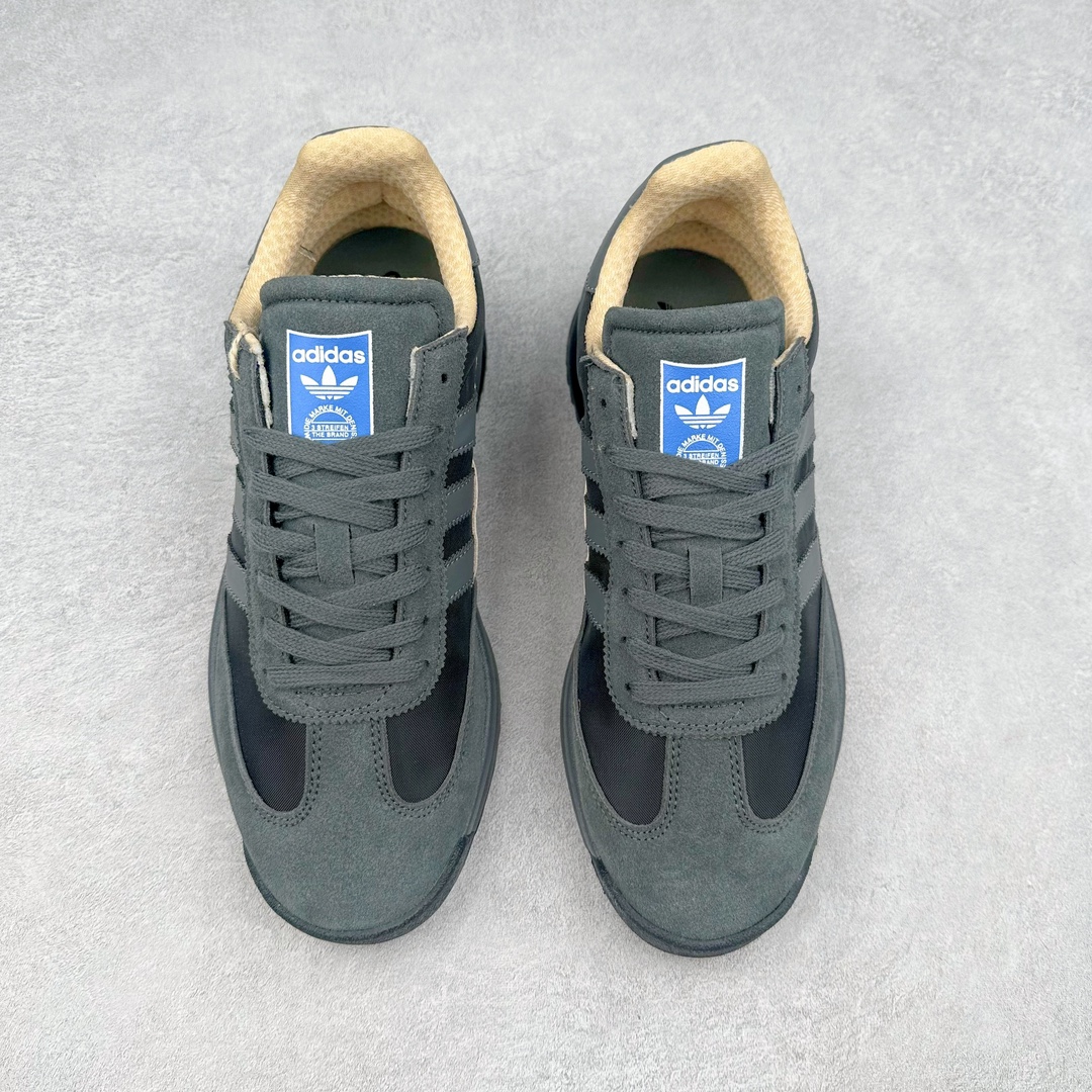 图片[2]-AD SL72 RS系列德训足球风百搭低帮休闲运动板鞋 阿迪达斯Originals推出复古「T头鞋」造型的SL72鞋款复刻，有男女两款可选。男生款为SL72RS，鞋型挺立饱满，鞋底增加高度，采用麂皮与布面制作，符合复古氛围；女生款为SL72OGW，致敬经典款式，鞋身纤细，还原70年代设计，以绿色呈现，点缀金色细节。多款配色可选。「T 头鞋」这两年有多火大家见到了吧？明星、穿搭博主几乎人手一双，凭借复古味的外观，以及亲民的价格，同样成为了不少球鞋玩家日常上脚首选。近日 adidas Originals 将有「T 头鞋」造型的诞生于 1972 年的 SL72 鞋款复刻带回，各位买鞋又有新选择了。1972 年 SL72 问世后，引领了后来阿迪达斯的跑鞋发展方向，其中「SL」代表了 Super Light，彰显了产品轻便的特性。1972 年 SL72 问世后，引领了后来阿迪达斯的跑鞋发展方向，其中「SL」代表了 Super Light，彰显了产品轻便的特性。这次 adidas Originals 延续其轻质经典的基因，带来男女两款 SL72。男生款带来 SL72 RS 鞋型，RS 意为 Reshaped（重塑），鞋款在保留了经典的外观基础上，在尼龙材质里增加了填充物，使鞋型更加挺立和饱满，鞋头则更加圆润，鞋底的 EVA 材质则增加了鞋款的高度。女生款则带来 SL72 OG W 鞋型，OG 顾名思义则是致敬经典款式，相较于 RS（Reshaped）鞋款，鞋身更加纤细，其整体鞋身轮廓、线条、细节、材质上尊崇 70 年代 SL72 的设计，还原经典味道。尺码：36 36⅔ 37⅓ 38 38⅔ 39⅓ 40 40⅔ 41⅓ 42 42⅔ 43⅓ 44 44⅔ 45-选品中心