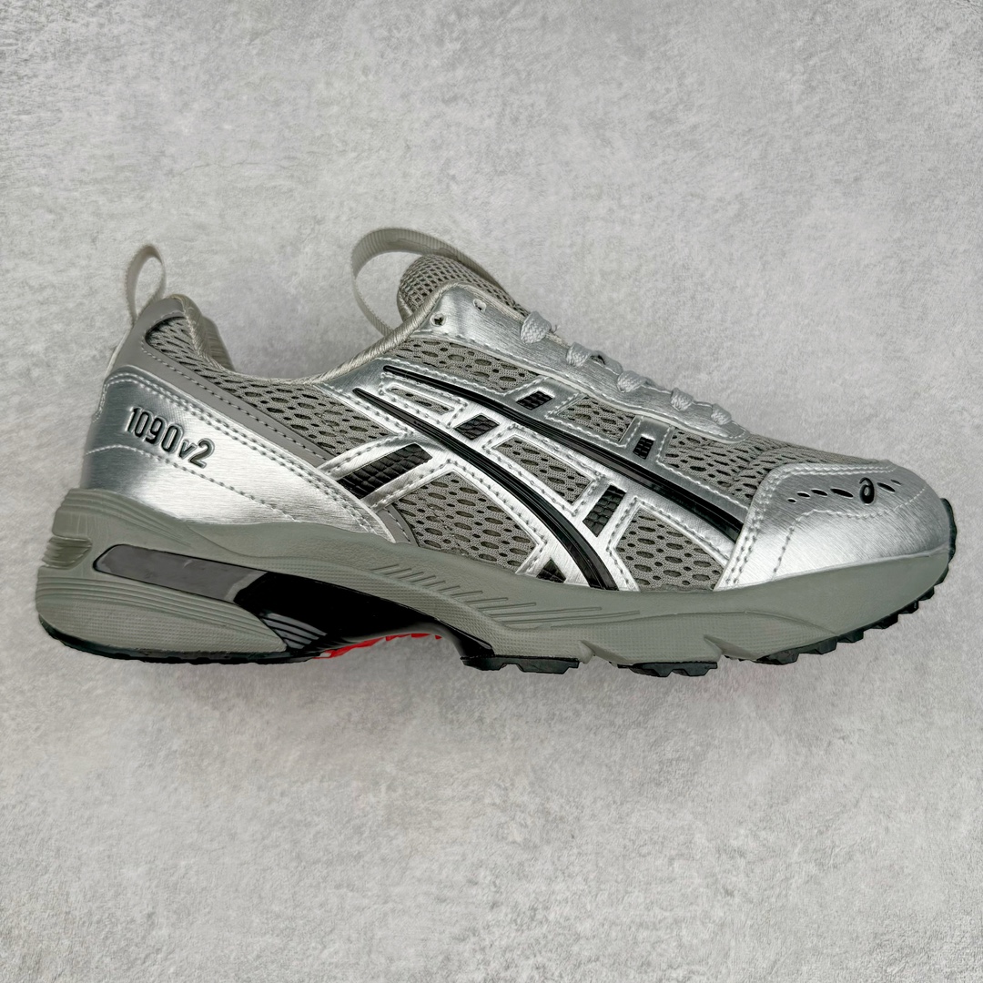 图片[2]-＃HK ASICS Tiger GEL-1090 系列亚瑟士低帮户外风休闲运动跑步鞋 早在 2019 年 ASICS 就推出了流行的 2004 GEL-1090 的新版本 该产品因其复古外观和舒适的造型而被推向现代街头服饰 现在ASICS 以时下流行的运动美学改造鞋款 以对跑步者的新诠释打造全新 GEL-1090 V2 在新版本中 ASICS 专注于日常衣橱的采用 将优质绒面革和柔软皮革的毛绒组合拼凑在运动鞋的覆盖层上 以柔和的配色为重点，新运动鞋的改良美学为 2019 年发布的 GEL-1090 的金属色调提供了一种简约的选择 然而 它曾经受到运动员广泛喜爱的流线型轮廓在新型号中保持不变 将舒适性和多功能性保持在设计的核心 这款运动鞋还保留了网眼鞋身 确保透气性 圆形鞋带确保贴合 在原版的新进展中 该品牌使用 GEL 系列的最新技术开发更新了运动鞋的外观 简约之选 新运动鞋的改良美学 尺码：36 37 37.5 38 39 39.5 40 40.5 41.5 42 42.5 43.5 44 44.5 45-选品中心