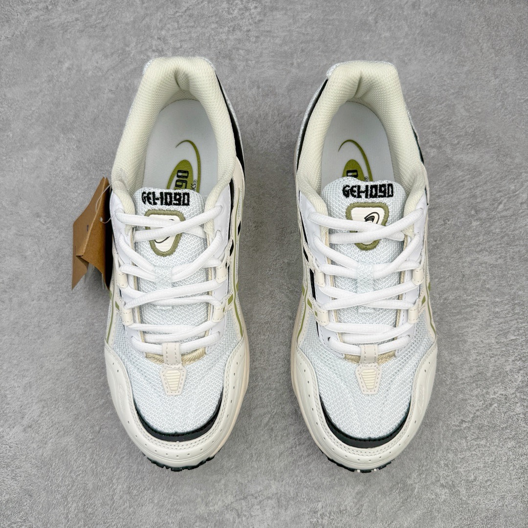 图片[2]-＃HK ASICS Tiger GEL-1090 系列亚瑟士低帮户外风休闲运动跑步鞋 早在 2019 年 ASICS 就推出了流行的 2004 GEL-1090 的新版本 该产品因其复古外观和舒适的造型而被推向现代街头服饰 现在ASICS 以时下流行的运动美学改造鞋款 以对跑步者的新诠释打造全新 GEL-1090 V2 在新版本中 ASICS 专注于日常衣橱的采用 将优质绒面革和柔软皮革的毛绒组合拼凑在运动鞋的覆盖层上 以柔和的配色为重点，新运动鞋的改良美学为 2019 年发布的 GEL-1090 的金属色调提供了一种简约的选择 然而 它曾经受到运动员广泛喜爱的流线型轮廓在新型号中保持不变 将舒适性和多功能性保持在设计的核心 这款运动鞋还保留了网眼鞋身 确保透气性 圆形鞋带确保贴合 在原版的新进展中 该品牌使用 GEL 系列的最新技术开发更新了运动鞋的外观 简约之选 新运动鞋的改良美学 尺码：36 37 37.5 38 39 39.5 40 40.5 41.5 42 42.5 43.5 44 44.5 45-选品中心