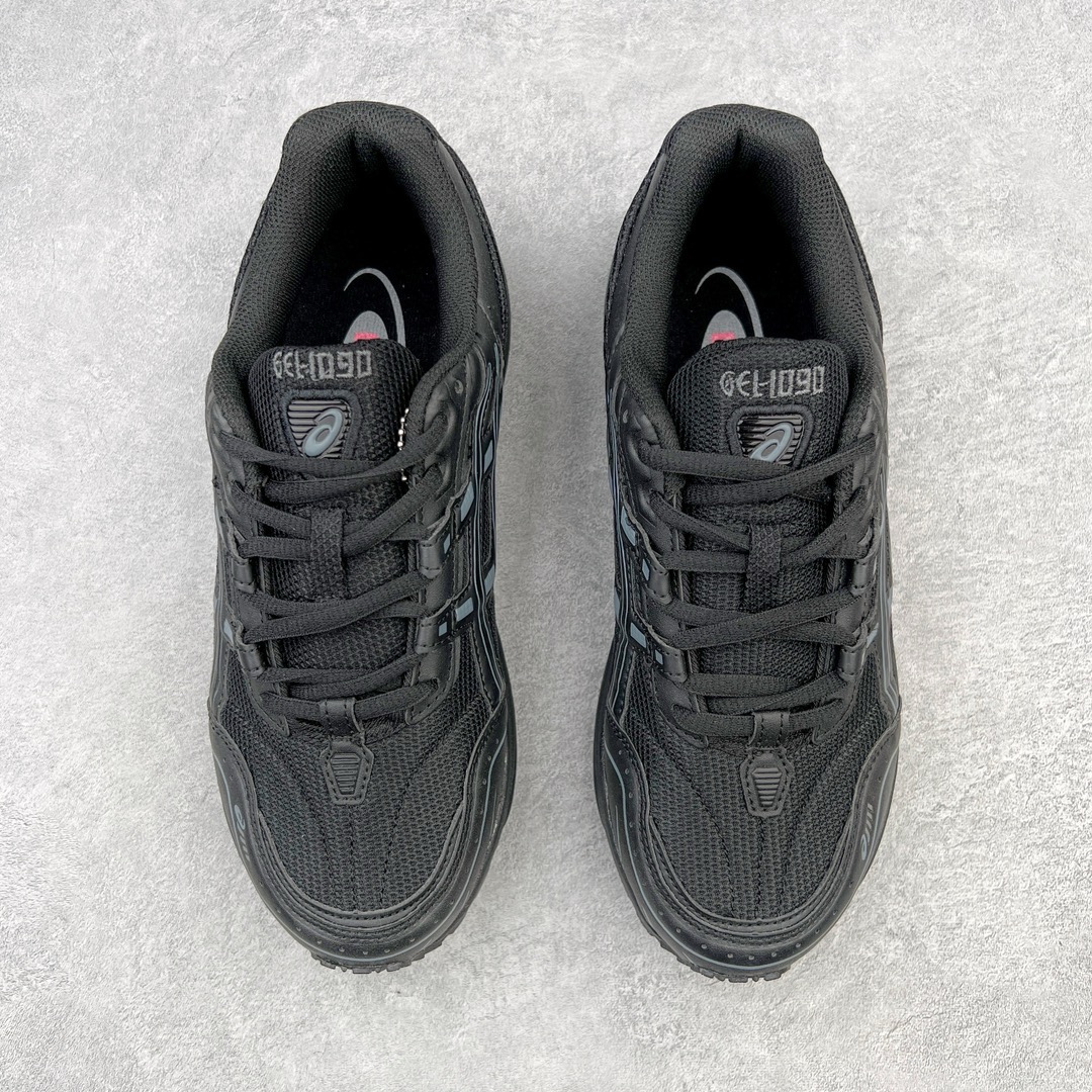 图片[2]-＃HK ASICS Tiger GEL-1090 系列亚瑟士低帮户外风休闲运动跑步鞋 早在 2019 年 ASICS 就推出了流行的 2004 GEL-1090 的新版本 该产品因其复古外观和舒适的造型而被推向现代街头服饰 现在ASICS 以时下流行的运动美学改造鞋款 以对跑步者的新诠释打造全新 GEL-1090 V2 在新版本中 ASICS 专注于日常衣橱的采用 将优质绒面革和柔软皮革的毛绒组合拼凑在运动鞋的覆盖层上 以柔和的配色为重点，新运动鞋的改良美学为 2019 年发布的 GEL-1090 的金属色调提供了一种简约的选择 然而 它曾经受到运动员广泛喜爱的流线型轮廓在新型号中保持不变 将舒适性和多功能性保持在设计的核心 这款运动鞋还保留了网眼鞋身 确保透气性 圆形鞋带确保贴合 在原版的新进展中 该品牌使用 GEL 系列的最新技术开发更新了运动鞋的外观 简约之选 新运动鞋的改良美学 尺码：36 37 37.5 38 39 39.5 40 40.5 41.5 42 42.5 43.5 44 44.5 45-选品中心