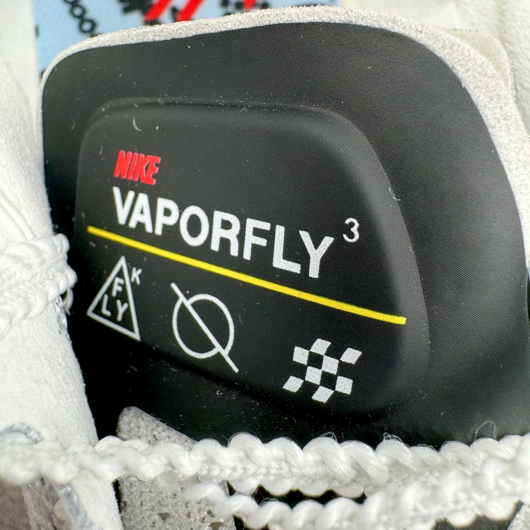 图片[19]-＃纯原 NK Zoom VaporFly Next 3% 编织飞线马拉松三代超级休运动跑鞋 FJ9079-100 保留了NK Systeml的突破性产品科技 且在这个基础上搭载了NK Flyknit鞋面 让这双为比赛竞速而打造的战靴更加轻盈、透气突破性的Zoom X泡棉带来NK跑步至今为止最为出色的能量回馈 尺码：36 36.5 37.5 38 38.5 39 40 40.5 41 42 42.5 43 44 44.5 45-选品中心