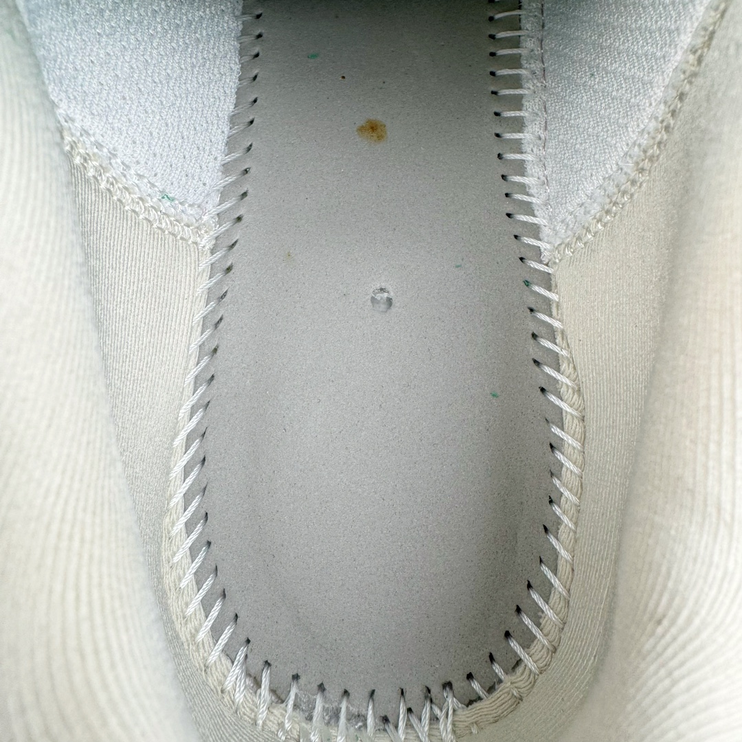 图片[10]-NK Zoom Pegasus 飞马41代马拉松系列网面透气缓震疾速跑鞋 拥有 Zoom Air 一如既往的稳定感和流畅感 鞋面采用工程网眼设计 为特定高热区域营造出色透气性 进一步增加鞋面的穿孔数量 让足部能够快速散热 中足搭配 Flywire 飞线 在高速运动时营造舒适稳定的贴合感 内置Zoon气垫加持 动力十足 货号：FD2722-106 尺码：36 36.5 37.5 38 38.5 39 40 40.5 41 42 42.5 43 44 44.5 45-选品中心