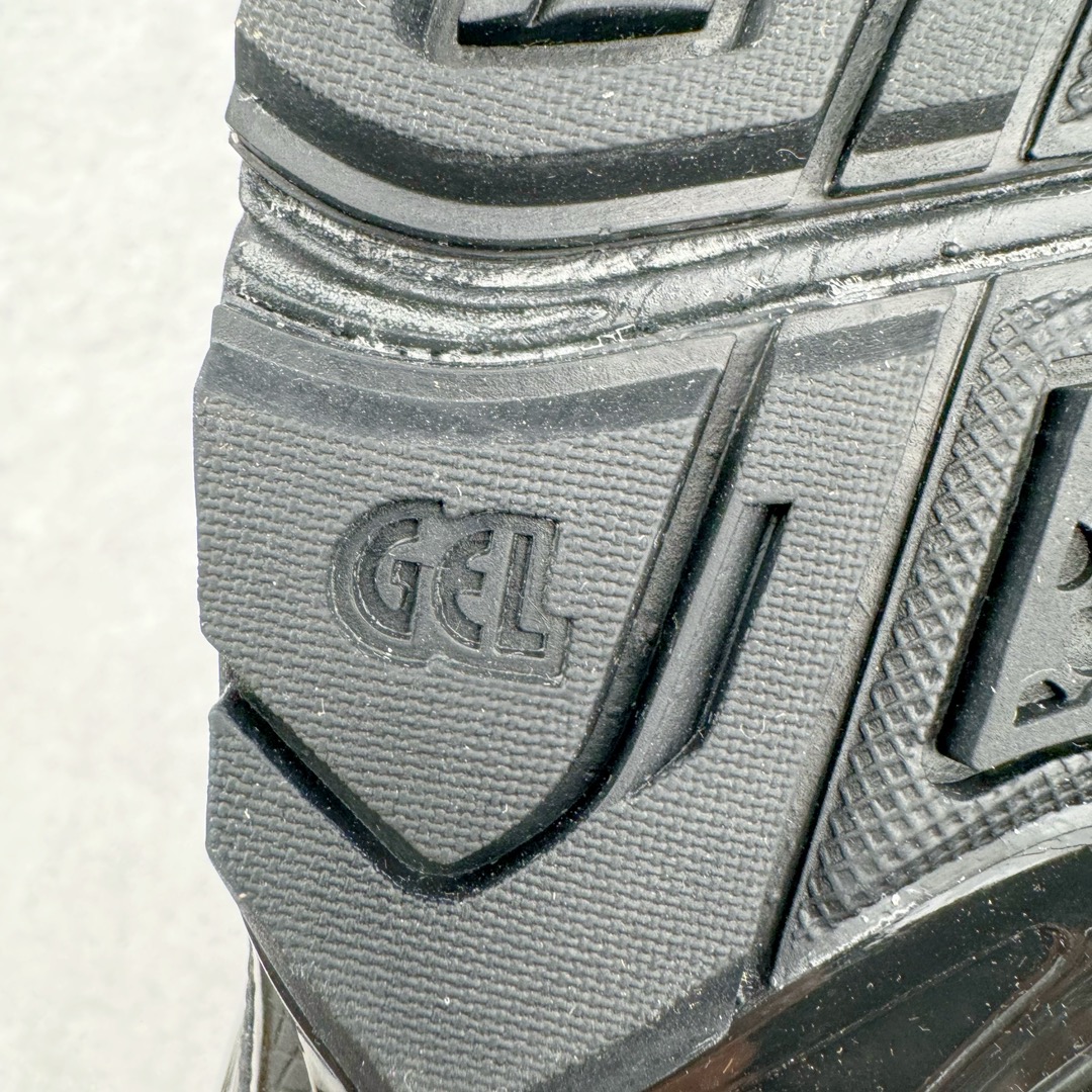 图片[18]-＃HK纯原 ASICS GEL-KAYANO 14 亚瑟士K14系列户外复古潮流百搭织物合成革缓震休闲跑步鞋 原装纸板楦头开发 独家私模五层组合大底 原厂定制缓震硅胶加持 原盒原配 官方四联吊牌 原装Ortholite轻量化鞋垫 设计师 Hidenori Yamashita 以「Flash」一词为灵感 创造出未来感金属色鞋面 改造升级内在性能 由内而外全面革新 为 GEL-KAYANO 家族传承及经典跑鞋文化的延续 创下里程碑式作品 K14跑鞋重新诠释了复古的跑步形状 并以其 2000 年代后期的美学理念重新铺装 银色与蓝色的鞋面极为高档 网面铺陈与鞋面、鞋头多处细节位增添了透气性 鞋后跟部中底上以及多密度耐磨鞋底增加了 GEL 缓震胶 提供高抗冲击性、缓冲性、可保护脚部免受地面冲击的影响 穿着舒适性十足 尺码：35.5 36 37 37.5 38 39 39.5 40.5 41.5 42 42.5 43.5 44 45-选品中心