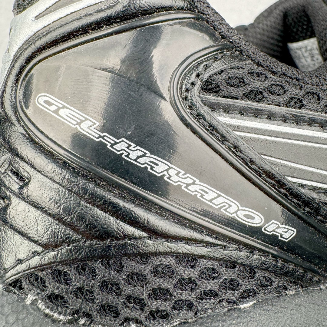 图片[15]-＃HK纯原 ASICS GEL-KAYANO 14 亚瑟士K14系列户外复古潮流百搭织物合成革缓震休闲跑步鞋 原装纸板楦头开发 独家私模五层组合大底 原厂定制缓震硅胶加持 原盒原配 官方四联吊牌 原装Ortholite轻量化鞋垫 设计师 Hidenori Yamashita 以「Flash」一词为灵感 创造出未来感金属色鞋面 改造升级内在性能 由内而外全面革新 为 GEL-KAYANO 家族传承及经典跑鞋文化的延续 创下里程碑式作品 K14跑鞋重新诠释了复古的跑步形状 并以其 2000 年代后期的美学理念重新铺装 银色与蓝色的鞋面极为高档 网面铺陈与鞋面、鞋头多处细节位增添了透气性 鞋后跟部中底上以及多密度耐磨鞋底增加了 GEL 缓震胶 提供高抗冲击性、缓冲性、可保护脚部免受地面冲击的影响 穿着舒适性十足 尺码：35.5 36 37 37.5 38 39 39.5 40.5 41.5 42 42.5 43.5 44 45-选品中心