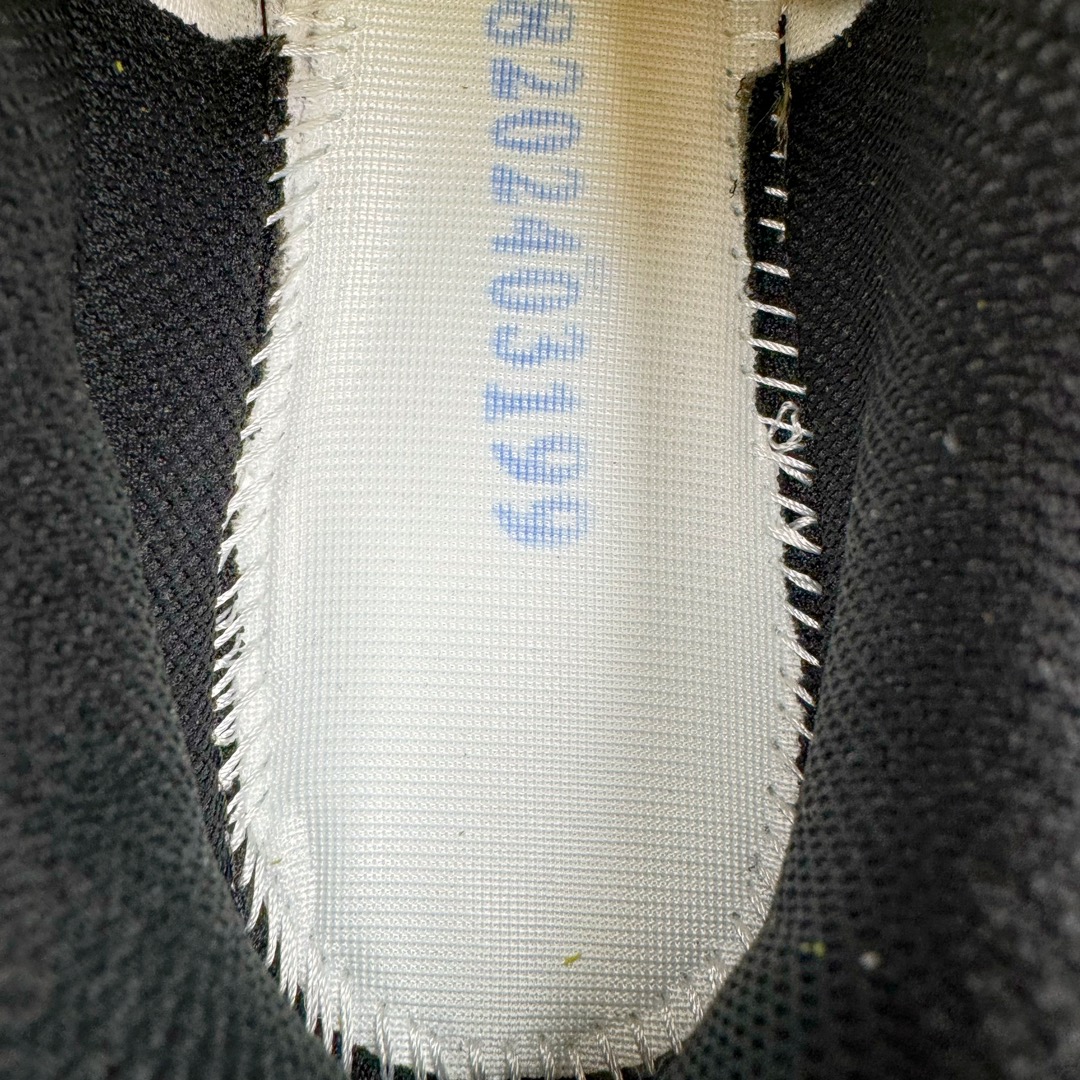 图片[10]-＃HK纯原 ASICS GEL-KAYANO 14 亚瑟士K14系列户外复古潮流百搭织物合成革缓震休闲跑步鞋 原装纸板楦头开发 独家私模五层组合大底 原厂定制缓震硅胶加持 原盒原配 官方四联吊牌 原装Ortholite轻量化鞋垫 设计师 Hidenori Yamashita 以「Flash」一词为灵感 创造出未来感金属色鞋面 改造升级内在性能 由内而外全面革新 为 GEL-KAYANO 家族传承及经典跑鞋文化的延续 创下里程碑式作品 K14跑鞋重新诠释了复古的跑步形状 并以其 2000 年代后期的美学理念重新铺装 银色与蓝色的鞋面极为高档 网面铺陈与鞋面、鞋头多处细节位增添了透气性 鞋后跟部中底上以及多密度耐磨鞋底增加了 GEL 缓震胶 提供高抗冲击性、缓冲性、可保护脚部免受地面冲击的影响 穿着舒适性十足 尺码：35.5 36 37 37.5 38 39 39.5 40.5 41.5 42 42.5 43.5 44 45-选品中心