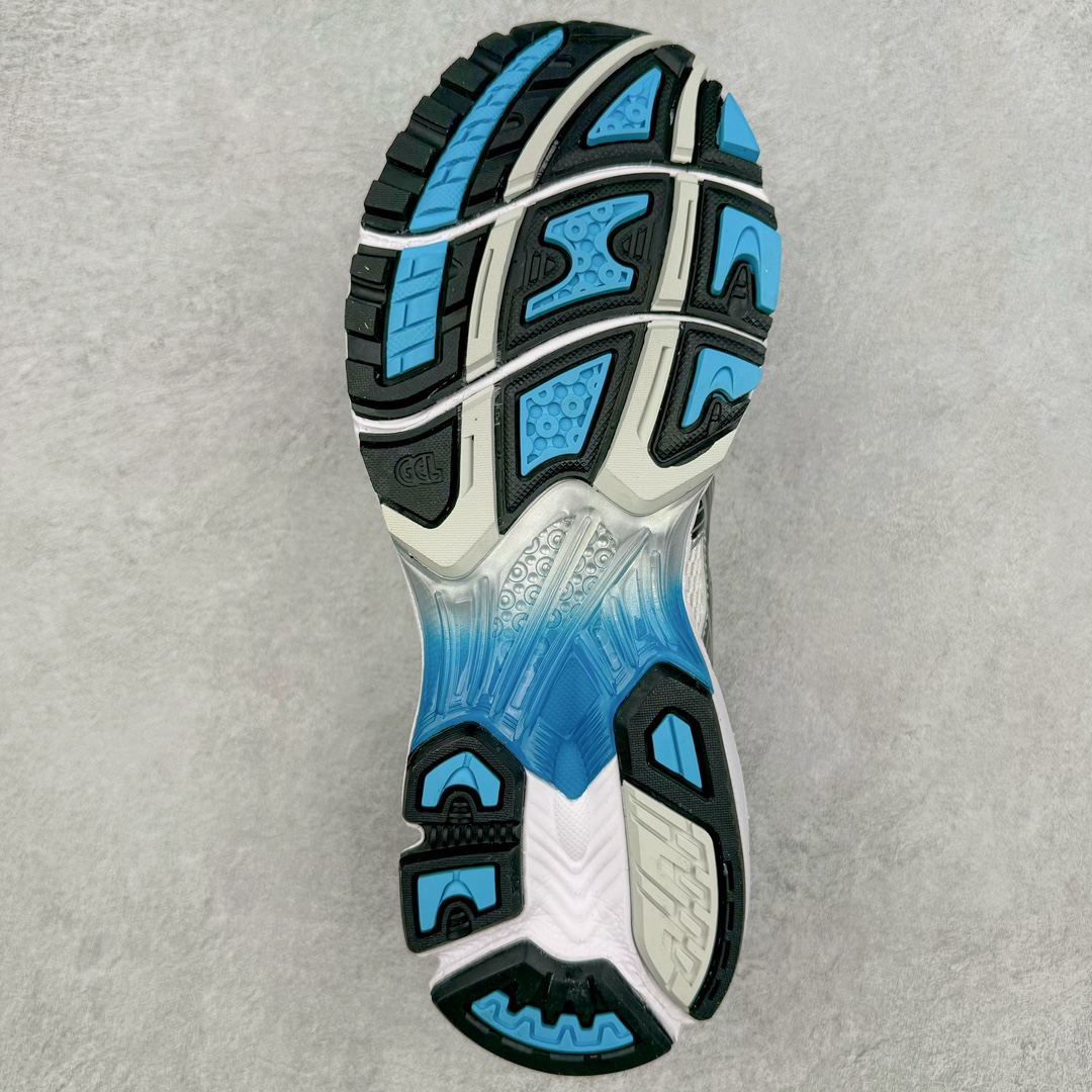 图片[9]-＃HK纯原 ASICS GEL-KAYANO 14 亚瑟士K14系列户外复古潮流百搭织物合成革缓震休闲跑步鞋 原装纸板楦头开发 独家私模五层组合大底 原厂定制缓震硅胶加持 原盒原配 官方四联吊牌 原装Ortholite轻量化鞋垫 设计师 Hidenori Yamashita 以「Flash」一词为灵感 创造出未来感金属色鞋面 改造升级内在性能 由内而外全面革新 为 GEL-KAYANO 家族传承及经典跑鞋文化的延续 创下里程碑式作品 K14跑鞋重新诠释了复古的跑步形状 并以其 2000 年代后期的美学理念重新铺装 银色与蓝色的鞋面极为高档 网面铺陈与鞋面、鞋头多处细节位增添了透气性 鞋后跟部中底上以及多密度耐磨鞋底增加了 GEL 缓震胶 提供高抗冲击性、缓冲性、可保护脚部免受地面冲击的影响 穿着舒适性十足 尺码：35.5 36 37 37.5 38 39 39.5 40.5 41.5 42 42.5 43.5 44 45-选品中心