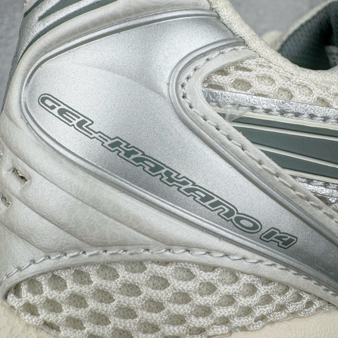 图片[14]-＃HK纯原 ASICS GEL-KAYANO 14 亚瑟士K14系列户外复古潮流百搭织物合成革缓震休闲跑步鞋 原装纸板楦头开发 独家私模五层组合大底 原厂定制缓震硅胶加持 原盒原配 官方四联吊牌 原装Ortholite轻量化鞋垫 设计师 Hidenori Yamashita 以「Flash」一词为灵感 创造出未来感金属色鞋面 改造升级内在性能 由内而外全面革新 为 GEL-KAYANO 家族传承及经典跑鞋文化的延续 创下里程碑式作品 K14跑鞋重新诠释了复古的跑步形状 并以其 2000 年代后期的美学理念重新铺装 银色与蓝色的鞋面极为高档 网面铺陈与鞋面、鞋头多处细节位增添了透气性 鞋后跟部中底上以及多密度耐磨鞋底增加了 GEL 缓震胶 提供高抗冲击性、缓冲性、可保护脚部免受地面冲击的影响 穿着舒适性十足 尺码：35.5 36 37 37.5 38 39 39.5 40.5 41.5 42 42.5 43.5 44 45-选品中心