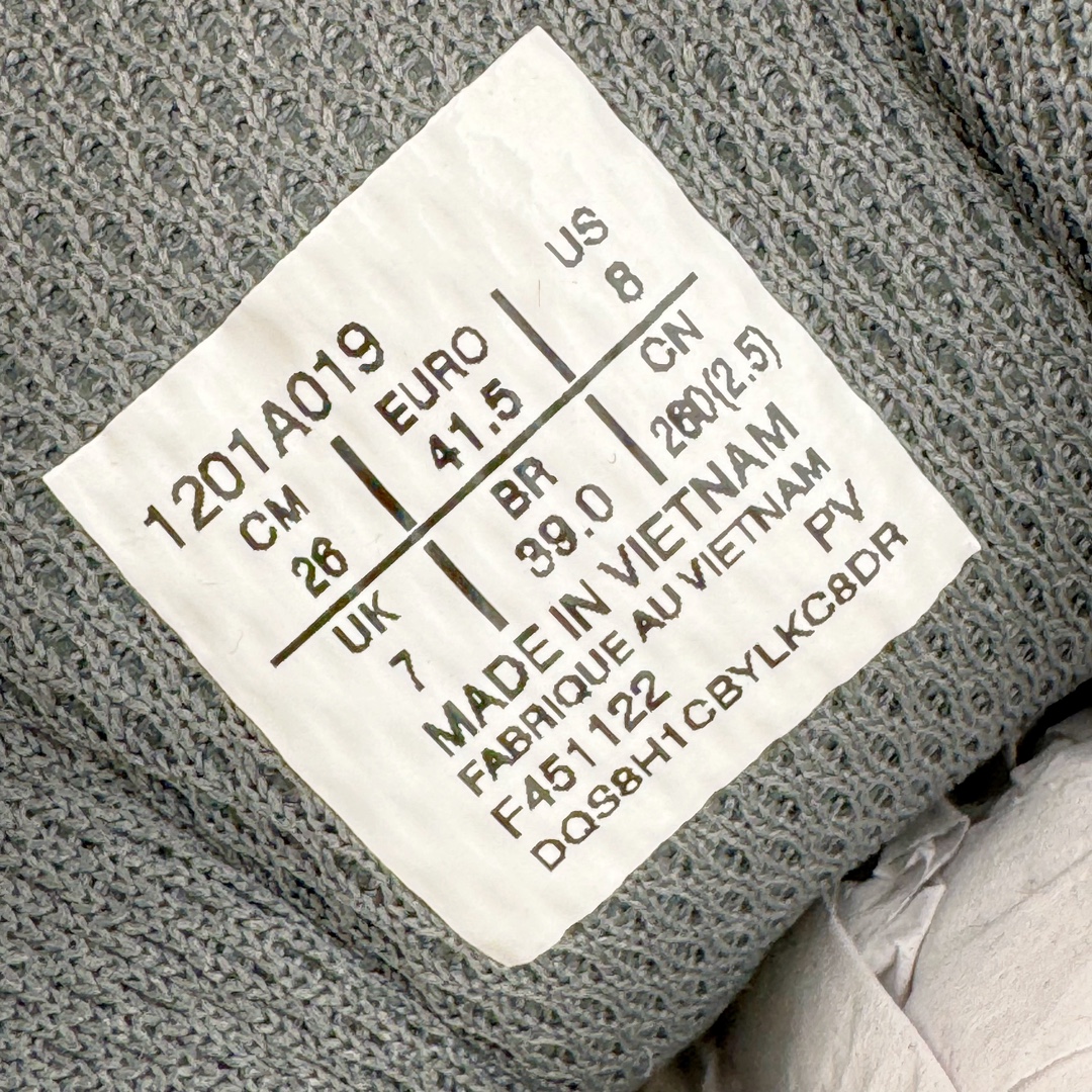 图片[18]-＃HK纯原 ASICS GEL-KAYANO 14 亚瑟士K14系列户外复古潮流百搭织物合成革缓震休闲跑步鞋 原装纸板楦头开发 独家私模五层组合大底 原厂定制缓震硅胶加持 原盒原配 官方四联吊牌 原装Ortholite轻量化鞋垫 设计师 Hidenori Yamashita 以「Flash」一词为灵感 创造出未来感金属色鞋面 改造升级内在性能 由内而外全面革新 为 GEL-KAYANO 家族传承及经典跑鞋文化的延续 创下里程碑式作品 K14跑鞋重新诠释了复古的跑步形状 并以其 2000 年代后期的美学理念重新铺装 银色与蓝色的鞋面极为高档 网面铺陈与鞋面、鞋头多处细节位增添了透气性 鞋后跟部中底上以及多密度耐磨鞋底增加了 GEL 缓震胶 提供高抗冲击性、缓冲性、可保护脚部免受地面冲击的影响 穿着舒适性十足 尺码：35.5 36 37 37.5 38 39 39.5 40.5 41.5 42 42.5 43.5 44 45-选品中心