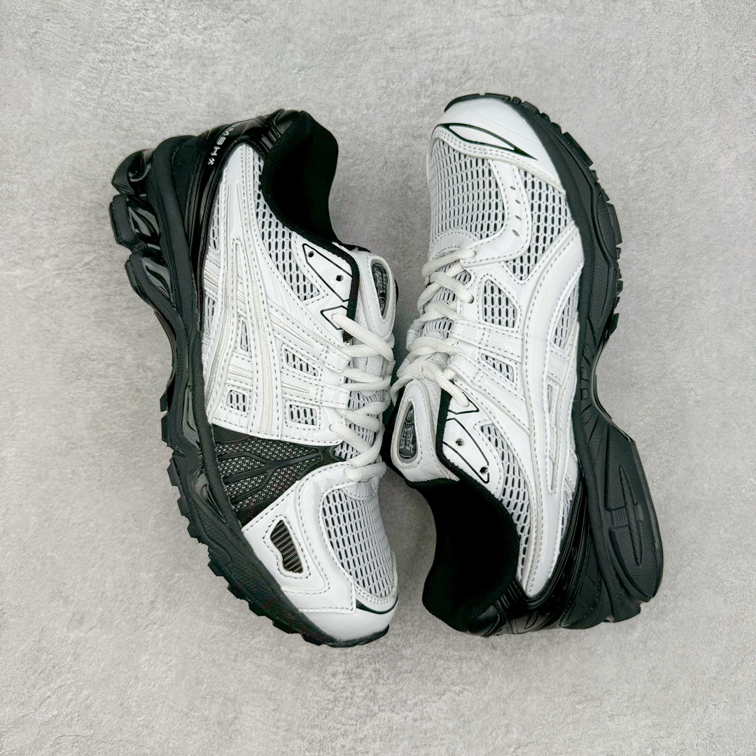 图片[3]-＃HK纯原 ASICS GEL-KAYANO 14 亚瑟士K14系列户外复古潮流百搭织物合成革缓震休闲跑步鞋 原装纸板楦头开发 独家私模五层组合大底 原厂定制缓震硅胶加持 原盒原配 官方四联吊牌 原装Ortholite轻量化鞋垫 设计师 Hidenori Yamashita 以「Flash」一词为灵感 创造出未来感金属色鞋面 改造升级内在性能 由内而外全面革新 为 GEL-KAYANO 家族传承及经典跑鞋文化的延续 创下里程碑式作品 K14跑鞋重新诠释了复古的跑步形状 并以其 2000 年代后期的美学理念重新铺装 银色与蓝色的鞋面极为高档 网面铺陈与鞋面、鞋头多处细节位增添了透气性 鞋后跟部中底上以及多密度耐磨鞋底增加了 GEL 缓震胶 提供高抗冲击性、缓冲性、可保护脚部免受地面冲击的影响 穿着舒适性十足 尺码：35.5 36 37 37.5 38 39 39.5 40.5 41.5 42 42.5 43.5 44 45-选品中心