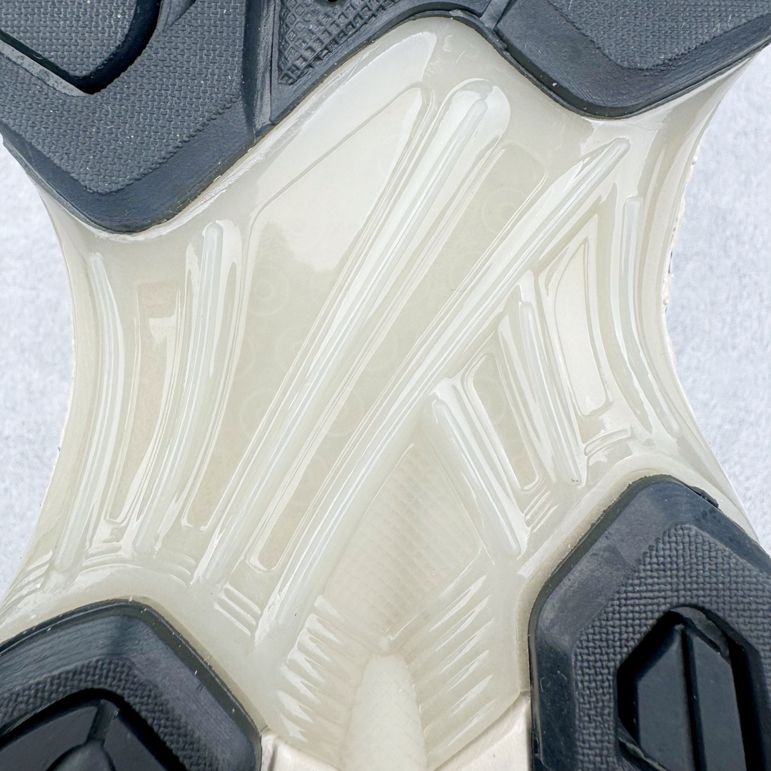 图片[16]-＃HK纯原 ASICS GEL-KAYANO 14 亚瑟士K14系列户外复古潮流百搭织物合成革缓震休闲跑步鞋 原装纸板楦头开发 独家私模五层组合大底 原厂定制缓震硅胶加持 原盒原配 官方四联吊牌 原装Ortholite轻量化鞋垫 设计师 Hidenori Yamashita 以「Flash」一词为灵感 创造出未来感金属色鞋面 改造升级内在性能 由内而外全面革新 为 GEL-KAYANO 家族传承及经典跑鞋文化的延续 创下里程碑式作品 K14跑鞋重新诠释了复古的跑步形状 并以其 2000 年代后期的美学理念重新铺装 银色与蓝色的鞋面极为高档 网面铺陈与鞋面、鞋头多处细节位增添了透气性 鞋后跟部中底上以及多密度耐磨鞋底增加了 GEL 缓震胶 提供高抗冲击性、缓冲性、可保护脚部免受地面冲击的影响 穿着舒适性十足 尺码：35.5 36 37 37.5 38 39 39.5 40.5 41.5 42 42.5 43.5 44 45-选品中心