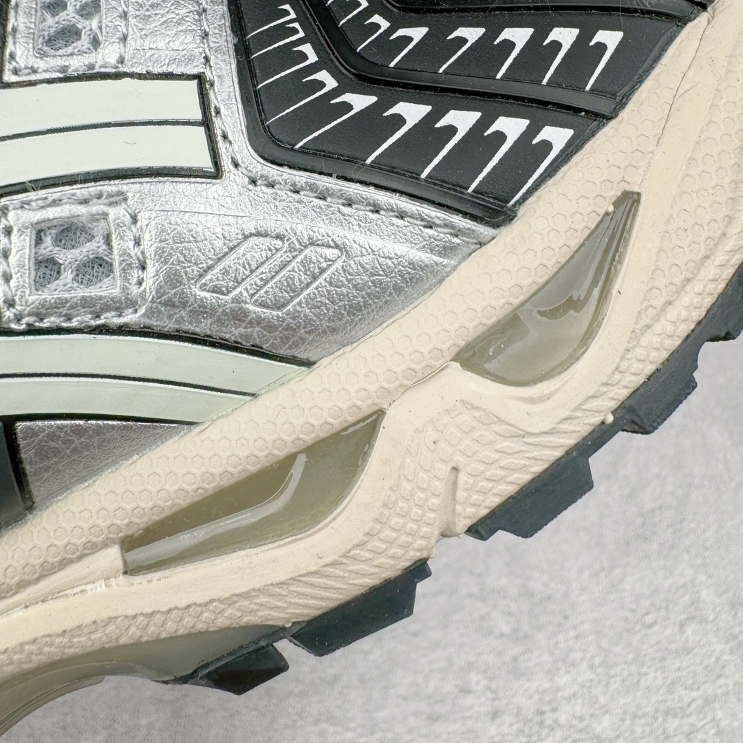 图片[15]-＃HK纯原 ASICS GEL-KAYANO 14 亚瑟士K14系列户外复古潮流百搭织物合成革缓震休闲跑步鞋 原装纸板楦头开发 独家私模五层组合大底 原厂定制缓震硅胶加持 原盒原配 官方四联吊牌 原装Ortholite轻量化鞋垫 设计师 Hidenori Yamashita 以「Flash」一词为灵感 创造出未来感金属色鞋面 改造升级内在性能 由内而外全面革新 为 GEL-KAYANO 家族传承及经典跑鞋文化的延续 创下里程碑式作品 K14跑鞋重新诠释了复古的跑步形状 并以其 2000 年代后期的美学理念重新铺装 银色与蓝色的鞋面极为高档 网面铺陈与鞋面、鞋头多处细节位增添了透气性 鞋后跟部中底上以及多密度耐磨鞋底增加了 GEL 缓震胶 提供高抗冲击性、缓冲性、可保护脚部免受地面冲击的影响 穿着舒适性十足 尺码：35.5 36 37 37.5 38 39 39.5 40.5 41.5 42 42.5 43.5 44 45-选品中心