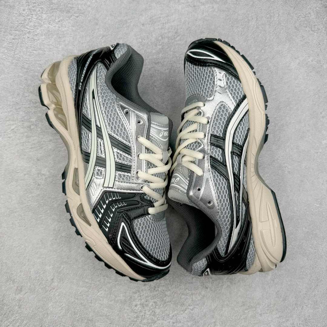 图片[3]-＃HK纯原 ASICS GEL-KAYANO 14 亚瑟士K14系列户外复古潮流百搭织物合成革缓震休闲跑步鞋 原装纸板楦头开发 独家私模五层组合大底 原厂定制缓震硅胶加持 原盒原配 官方四联吊牌 原装Ortholite轻量化鞋垫 设计师 Hidenori Yamashita 以「Flash」一词为灵感 创造出未来感金属色鞋面 改造升级内在性能 由内而外全面革新 为 GEL-KAYANO 家族传承及经典跑鞋文化的延续 创下里程碑式作品 K14跑鞋重新诠释了复古的跑步形状 并以其 2000 年代后期的美学理念重新铺装 银色与蓝色的鞋面极为高档 网面铺陈与鞋面、鞋头多处细节位增添了透气性 鞋后跟部中底上以及多密度耐磨鞋底增加了 GEL 缓震胶 提供高抗冲击性、缓冲性、可保护脚部免受地面冲击的影响 穿着舒适性十足 尺码：35.5 36 37 37.5 38 39 39.5 40.5 41.5 42 42.5 43.5 44 45-选品中心
