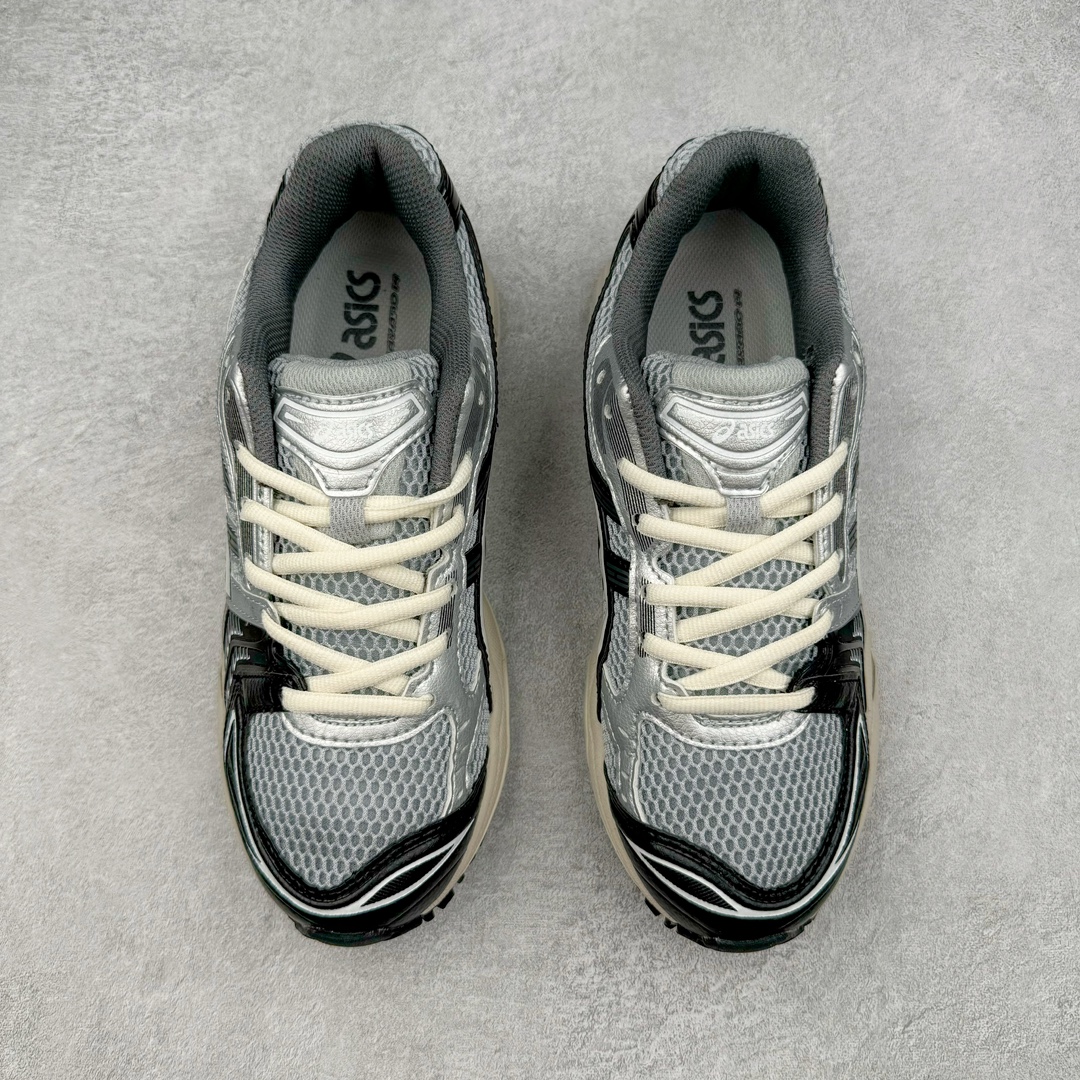 图片[2]-＃HK纯原 ASICS GEL-KAYANO 14 亚瑟士K14系列户外复古潮流百搭织物合成革缓震休闲跑步鞋 原装纸板楦头开发 独家私模五层组合大底 原厂定制缓震硅胶加持 原盒原配 官方四联吊牌 原装Ortholite轻量化鞋垫 设计师 Hidenori Yamashita 以「Flash」一词为灵感 创造出未来感金属色鞋面 改造升级内在性能 由内而外全面革新 为 GEL-KAYANO 家族传承及经典跑鞋文化的延续 创下里程碑式作品 K14跑鞋重新诠释了复古的跑步形状 并以其 2000 年代后期的美学理念重新铺装 银色与蓝色的鞋面极为高档 网面铺陈与鞋面、鞋头多处细节位增添了透气性 鞋后跟部中底上以及多密度耐磨鞋底增加了 GEL 缓震胶 提供高抗冲击性、缓冲性、可保护脚部免受地面冲击的影响 穿着舒适性十足 尺码：35.5 36 37 37.5 38 39 39.5 40.5 41.5 42 42.5 43.5 44 45-选品中心