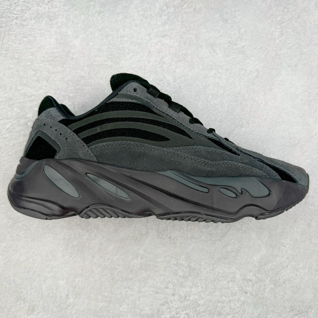💰260 ＃JC纯原 Yeezy Boost Runner 700V2 黑魂 FU6684 原楦原纸板开发 完美低趴原鞋韵味 市场同价位区间 性价比绝无第二家 正确头层牛巴革材质  原厂3D档案数据 原厂纸板 头层皮料 细节与正品对版 中底内置 Basf 科技 材质轻便 穿着软硬适中 全套纸板模具 原厂3M反光材料 Size：36 36.5 37 38 38.5 39 40 40.5 41 42 42.5 43 44 44.5 45 46 47 48 编码：by3936030-莆田鞋批发中心