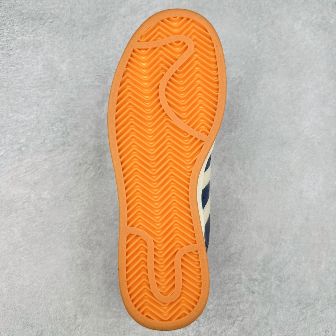 图片[9]-AD Originals Superstar 经典复古贝壳头厚底板鞋 ID5699 诞生于1969年 是第一双将全皮面鞋 身与橡胶鞋头结合在一起的低帮篮球鞋 Superstar最开始 是作为高帮篮球鞋Pro Model的低帮版本而出现的 但因为其独特和醒目的橡胶鞋头造型而让大家熟知 被大家形象地称为\\\”shelltoe\\\”贝壳头 在70年代的美国职业篮球场上 接近3/4的NBA球员都将这双Superstar作为场上用鞋 80年代之后 经过不断的改良和发展 Superstar逐渐成为横跨时装、音乐、街头文化、休闲和运动等各大领域的时尚潮鞋 尺码：35.5 36 36.5 37 38 38.5 39 40-选品中心