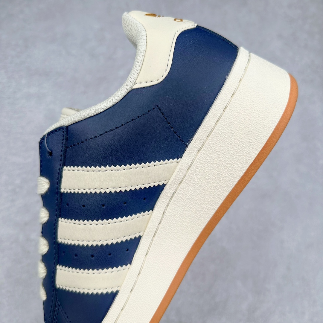 图片[7]-AD Originals Superstar 经典复古贝壳头厚底板鞋 ID5699 诞生于1969年 是第一双将全皮面鞋 身与橡胶鞋头结合在一起的低帮篮球鞋 Superstar最开始 是作为高帮篮球鞋Pro Model的低帮版本而出现的 但因为其独特和醒目的橡胶鞋头造型而让大家熟知 被大家形象地称为\\\”shelltoe\\\”贝壳头 在70年代的美国职业篮球场上 接近3/4的NBA球员都将这双Superstar作为场上用鞋 80年代之后 经过不断的改良和发展 Superstar逐渐成为横跨时装、音乐、街头文化、休闲和运动等各大领域的时尚潮鞋 尺码：35.5 36 36.5 37 38 38.5 39 40-选品中心