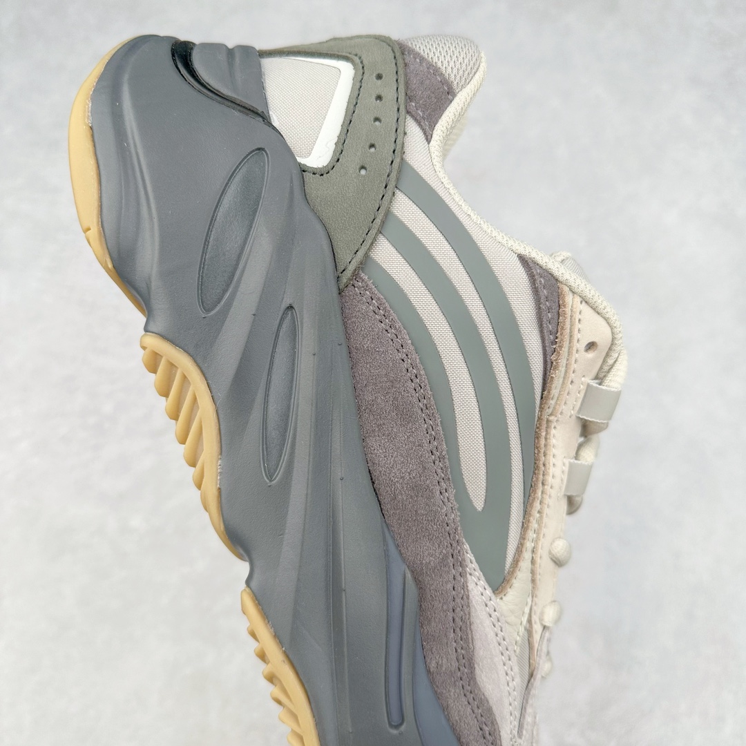 图片[6]-＃JC纯原 Yeezy Boost Runner 700V2 火山灰 FU7914 原楦原纸板开发 完美低趴原鞋韵味 市场同价位区间 性价比绝无第二家 正确头层牛巴革材质 原厂3D档案数据 原厂纸板 头层皮料 细节与正品对版 中底内置 Basf 科技 材质轻便 穿着软硬适中 全套纸板模具 原厂3M反光材料 尺码：36 36.5 37 38 38.5 39 40 40.5 41 42 42.5 43 44 44.5 45 46 47 48-选品中心