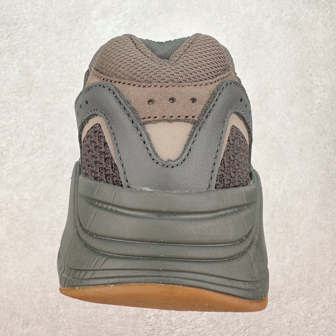 图片[8]-＃JC纯原 Yeezy Boost Runner 700V2 晶洞宝藏 EG6860 原楦原纸板开发 完美低趴原鞋韵味 市场同价位区间 性价比绝无第二家 正确头层牛巴革材质 原厂3D档案数据 原厂纸板 头层皮料 细节与正品对版 中底内置 Basf 科技 材质轻便 穿着软硬适中 全套纸板模具 原厂3M反光材料 尺码：36 36.5 37 38 38.5 39 40 40.5 41 42 42.5 43 44 44.5 45 46 47 48-选品中心