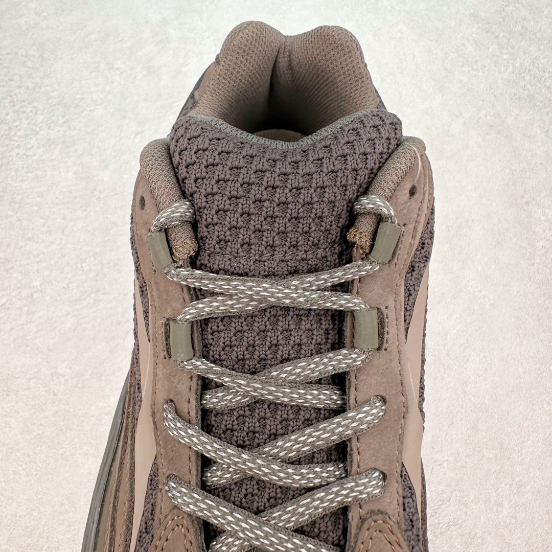 图片[5]-＃JC纯原 Yeezy Boost Runner 700V2 晶洞宝藏 EG6860 原楦原纸板开发 完美低趴原鞋韵味 市场同价位区间 性价比绝无第二家 正确头层牛巴革材质 原厂3D档案数据 原厂纸板 头层皮料 细节与正品对版 中底内置 Basf 科技 材质轻便 穿着软硬适中 全套纸板模具 原厂3M反光材料 尺码：36 36.5 37 38 38.5 39 40 40.5 41 42 42.5 43 44 44.5 45 46 47 48-选品中心