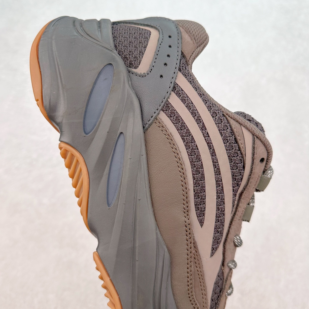 图片[6]-＃JC纯原 Yeezy Boost Runner 700V2 晶洞宝藏 EG6860 原楦原纸板开发 完美低趴原鞋韵味 市场同价位区间 性价比绝无第二家 正确头层牛巴革材质 原厂3D档案数据 原厂纸板 头层皮料 细节与正品对版 中底内置 Basf 科技 材质轻便 穿着软硬适中 全套纸板模具 原厂3M反光材料 尺码：36 36.5 37 38 38.5 39 40 40.5 41 42 42.5 43 44 44.5 45 46 47 48-选品中心