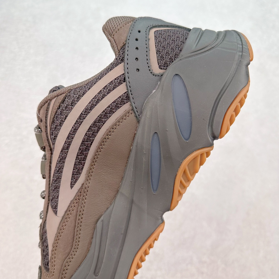 图片[7]-＃JC纯原 Yeezy Boost Runner 700V2 晶洞宝藏 EG6860 原楦原纸板开发 完美低趴原鞋韵味 市场同价位区间 性价比绝无第二家 正确头层牛巴革材质 原厂3D档案数据 原厂纸板 头层皮料 细节与正品对版 中底内置 Basf 科技 材质轻便 穿着软硬适中 全套纸板模具 原厂3M反光材料 尺码：36 36.5 37 38 38.5 39 40 40.5 41 42 42.5 43 44 44.5 45 46 47 48-选品中心