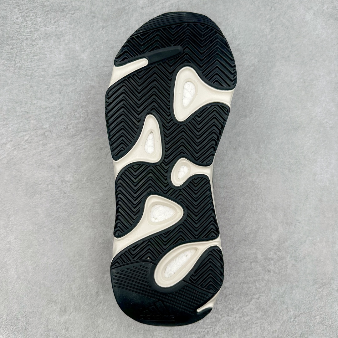 图片[9]-＃JC纯原 Yeezy Boost Runner 700V2 灰白 EF2829 原楦原纸板开发 完美低趴原鞋韵味 市场同价位区间 性价比绝无第二家 正确头层牛巴革材质 原厂3D档案数据 原厂纸板 头层皮料 细节与正品对版 中底内置 Basf 科技 材质轻便 穿着软硬适中 全套纸板模具 原厂3M反光材料 尺码：36 36.5 37 38 38.5 39 40 40.5 41 42 42.5 43 44 44.5 45 46 47 48-选品中心