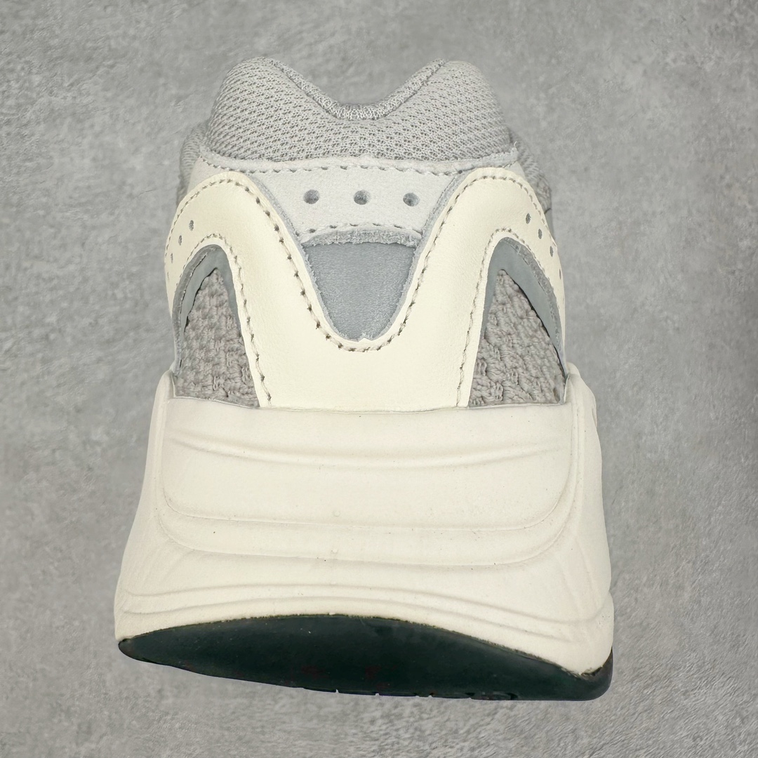 图片[8]-＃JC纯原 Yeezy Boost Runner 700V2 灰白 EF2829 原楦原纸板开发 完美低趴原鞋韵味 市场同价位区间 性价比绝无第二家 正确头层牛巴革材质 原厂3D档案数据 原厂纸板 头层皮料 细节与正品对版 中底内置 Basf 科技 材质轻便 穿着软硬适中 全套纸板模具 原厂3M反光材料 尺码：36 36.5 37 38 38.5 39 40 40.5 41 42 42.5 43 44 44.5 45 46 47 48-选品中心