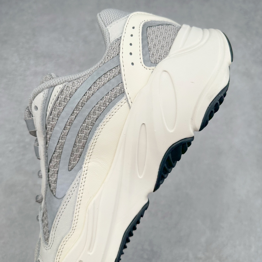 图片[7]-＃JC纯原 Yeezy Boost Runner 700V2 灰白 EF2829 原楦原纸板开发 完美低趴原鞋韵味 市场同价位区间 性价比绝无第二家 正确头层牛巴革材质 原厂3D档案数据 原厂纸板 头层皮料 细节与正品对版 中底内置 Basf 科技 材质轻便 穿着软硬适中 全套纸板模具 原厂3M反光材料 尺码：36 36.5 37 38 38.5 39 40 40.5 41 42 42.5 43 44 44.5 45 46 47 48-选品中心