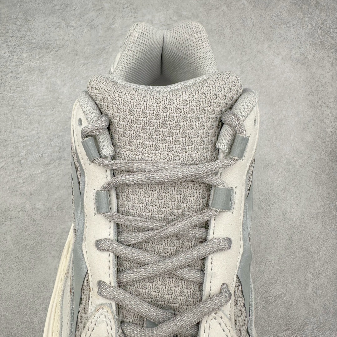 图片[5]-＃JC纯原 Yeezy Boost Runner 700V2 灰白 EF2829 原楦原纸板开发 完美低趴原鞋韵味 市场同价位区间 性价比绝无第二家 正确头层牛巴革材质 原厂3D档案数据 原厂纸板 头层皮料 细节与正品对版 中底内置 Basf 科技 材质轻便 穿着软硬适中 全套纸板模具 原厂3M反光材料 尺码：36 36.5 37 38 38.5 39 40 40.5 41 42 42.5 43 44 44.5 45 46 47 48-选品中心