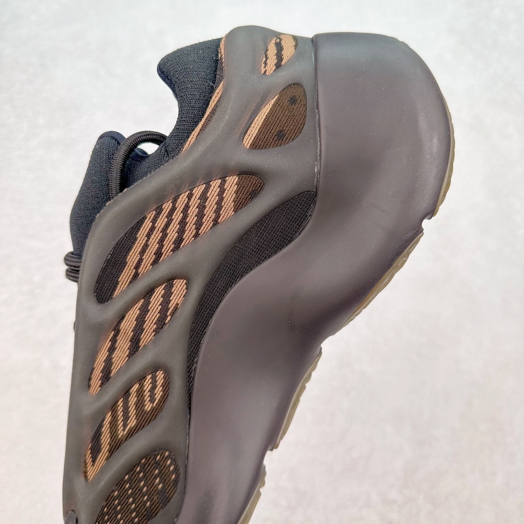 图片[7]-＃JC纯原 Yeezy Boost 700V3 黑铜 GY0189 全套原楦原纸版 打造灵魂正确版型 原厂贾卡原面 纹路与正品一致 高频进口夜光KPU完美组合原面 呈现炫丽星空夜光效果 此款非Boost爆米花科技 鞋底采用BOUNCE 全新缓震科技 脚感同样舒适 原厂RB鞋头材质 质感厚度与正品一致 完美贴合成型 正确原盒原标包装 匠心工艺 仅对原鞋 偏小一码 尺码：36 36.5 37 38 38.5 39 40 40.5 41 42 42.5 43 44 44.5 45 46 47 48-选品中心