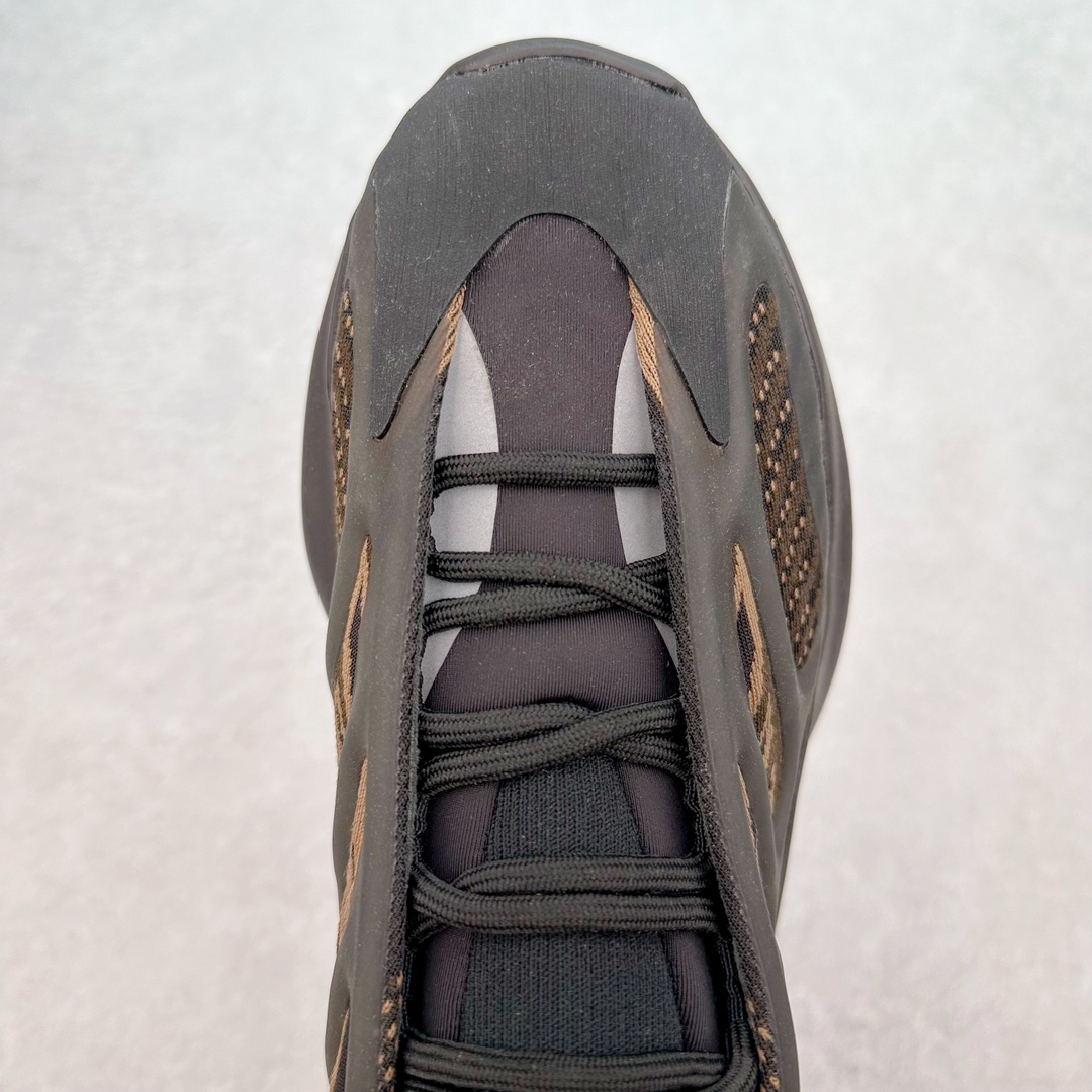 图片[4]-＃JC纯原 Yeezy Boost 700V3 黑铜 GY0189 全套原楦原纸版 打造灵魂正确版型 原厂贾卡原面 纹路与正品一致 高频进口夜光KPU完美组合原面 呈现炫丽星空夜光效果 此款非Boost爆米花科技 鞋底采用BOUNCE 全新缓震科技 脚感同样舒适 原厂RB鞋头材质 质感厚度与正品一致 完美贴合成型 正确原盒原标包装 匠心工艺 仅对原鞋 偏小一码 尺码：36 36.5 37 38 38.5 39 40 40.5 41 42 42.5 43 44 44.5 45 46 47 48-选品中心